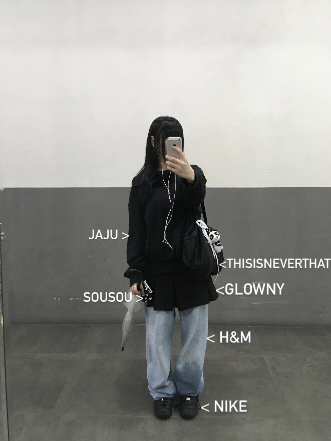 (GS) Nike Court Borough Low 2 Triple White, (W) Nike Air Force 1 '07 Low Triple Black 착용 스타일 - 2