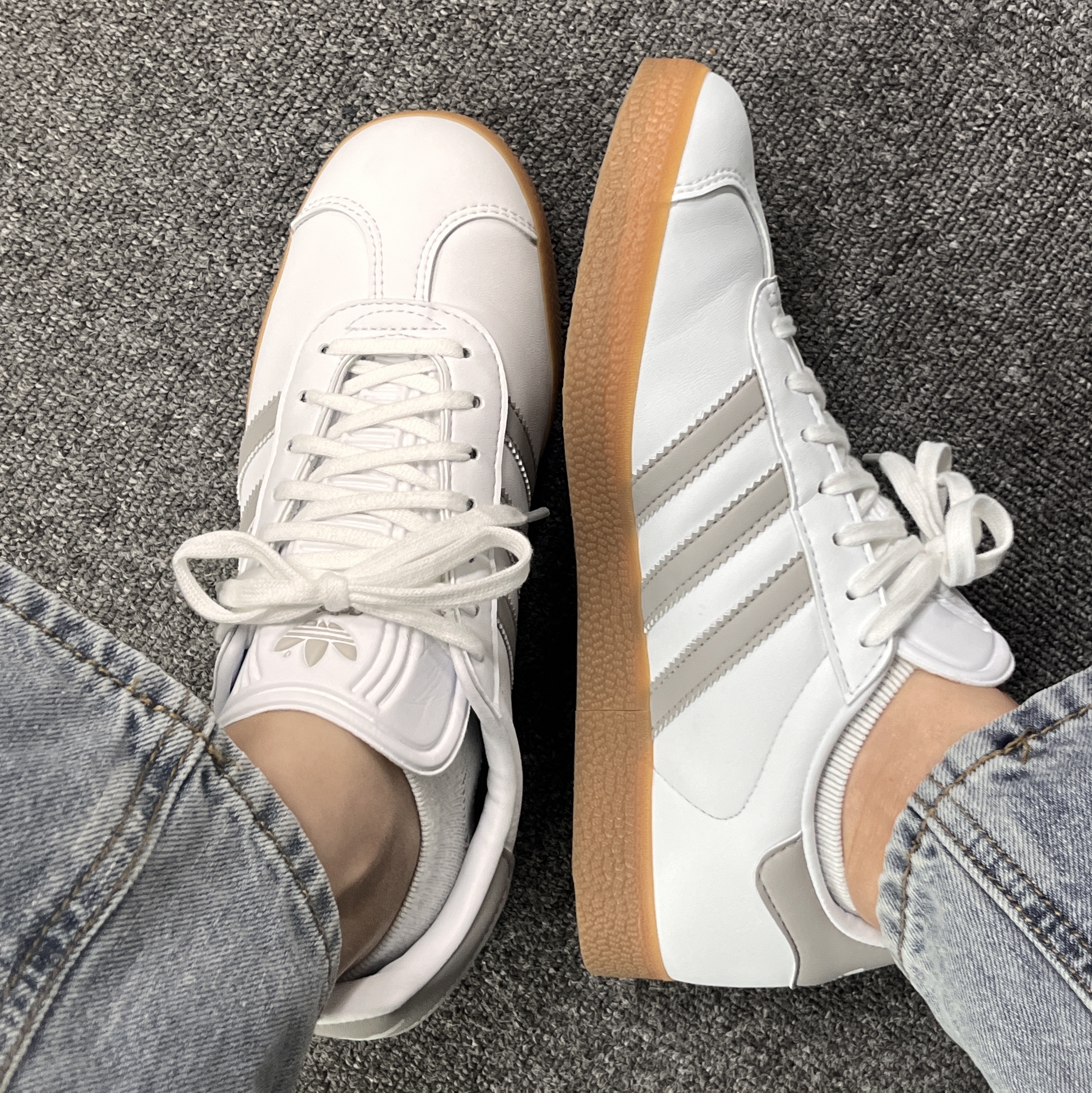 Adidas Gazelle White Grey 착용 스타일