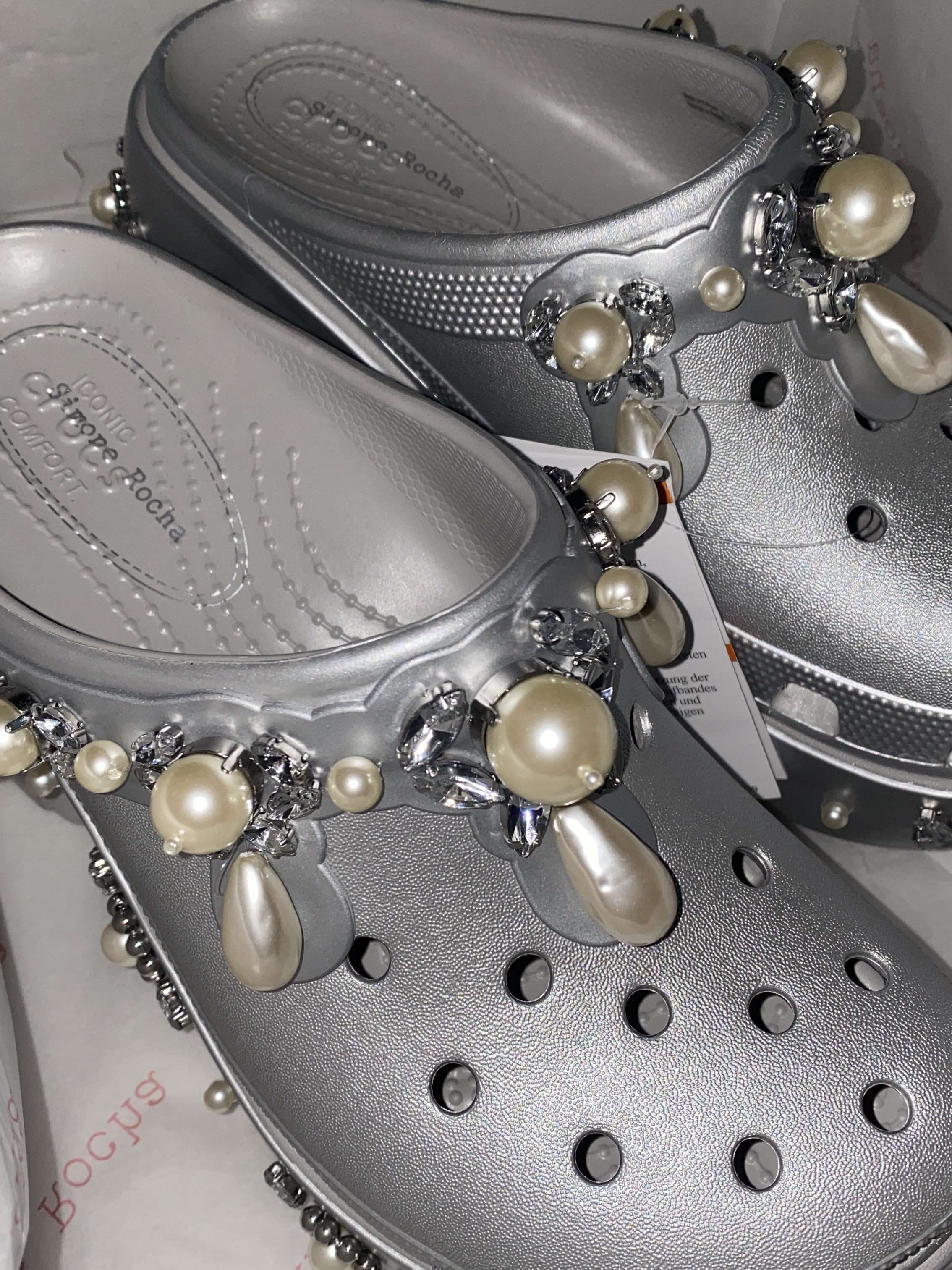 (W) Crocs x Simone Rocha Siren Clog Silver 착용 스타일 - 2