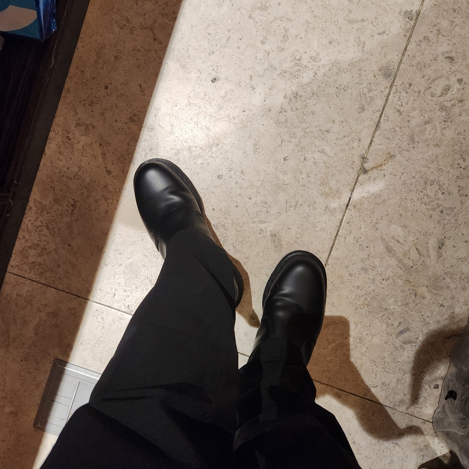 Dr. Martens 2976 Mono Smooth Leather Chelsea Boots Black 착용 스타일