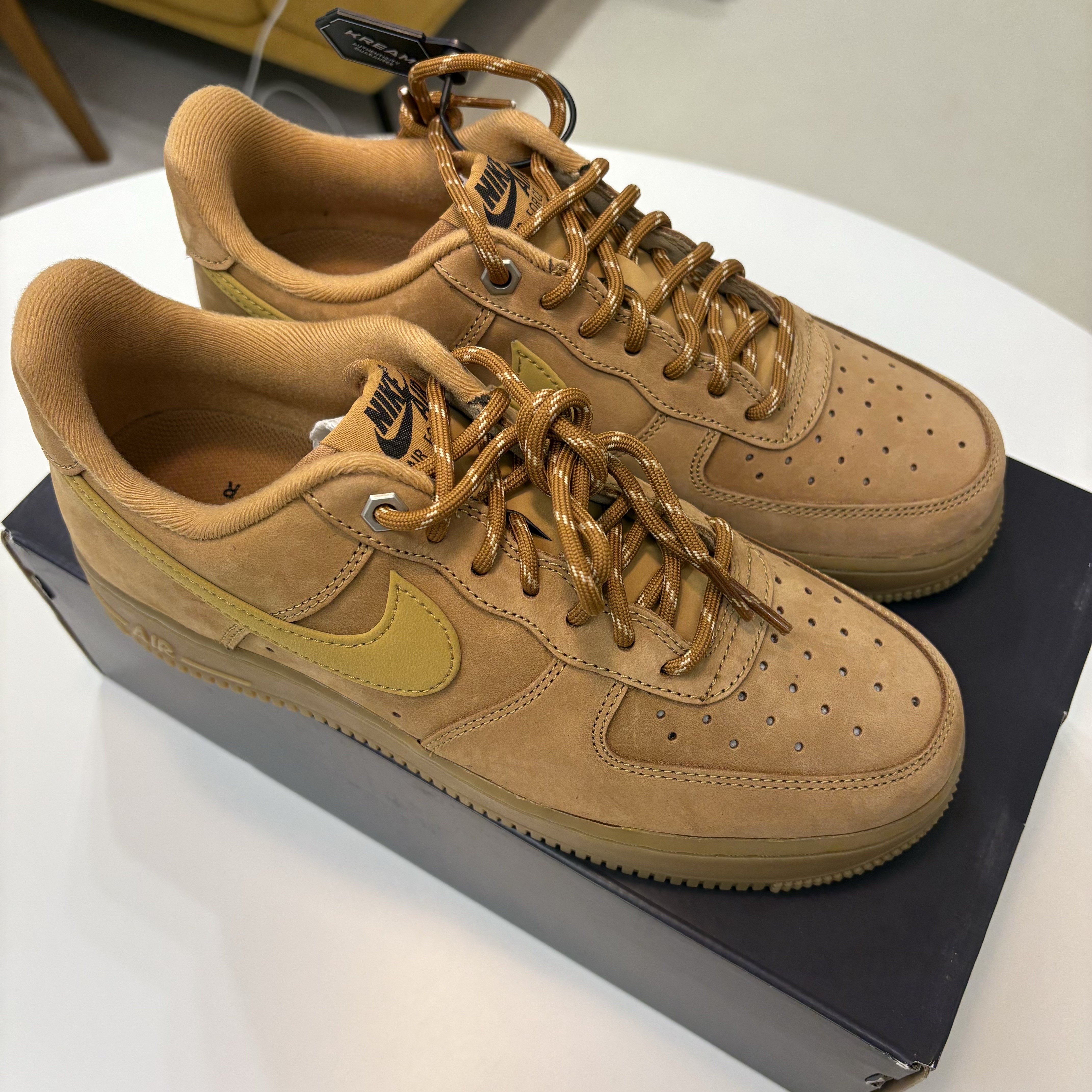 (W) Nike Air Force 1 '07 WB Flax Wheat 착용 스타일 - 1