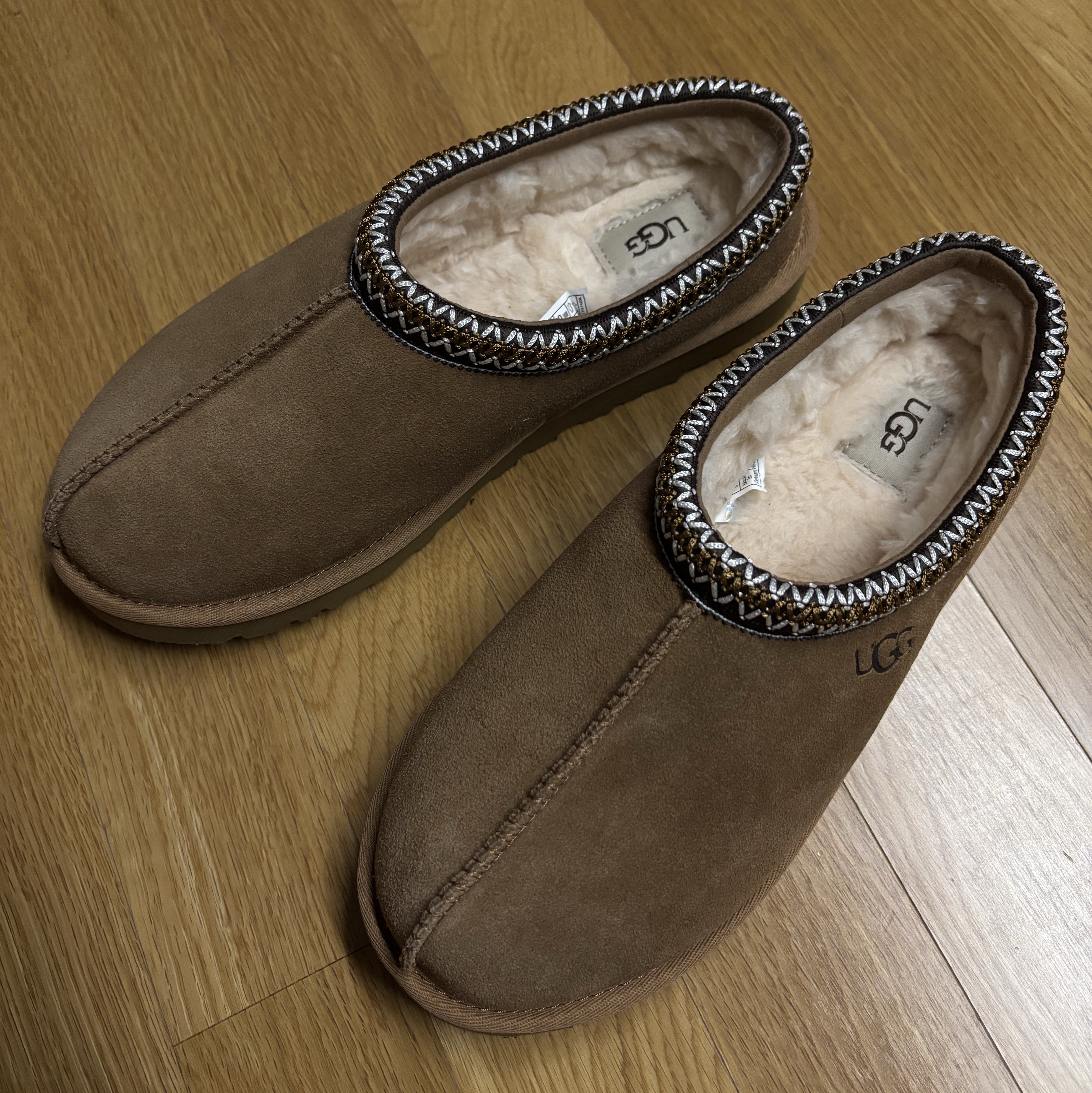 UGG Tasman Slipper Chestnut 착용 스타일