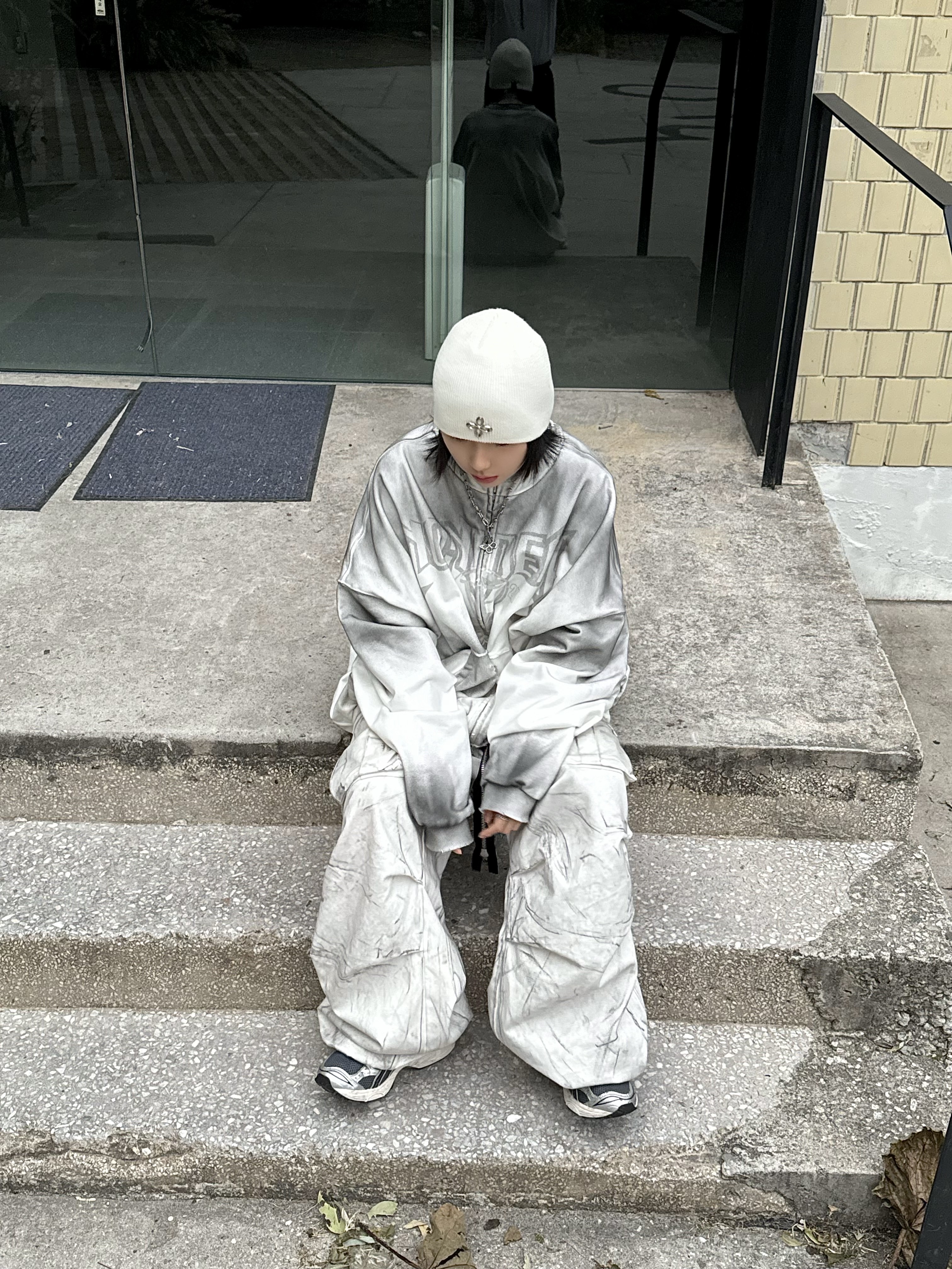 Surgery Clover Logo Short Beanie White, Asics Unlimited Gel-Kayano 14 Carrier Grey Black 착용 스타일 - 4