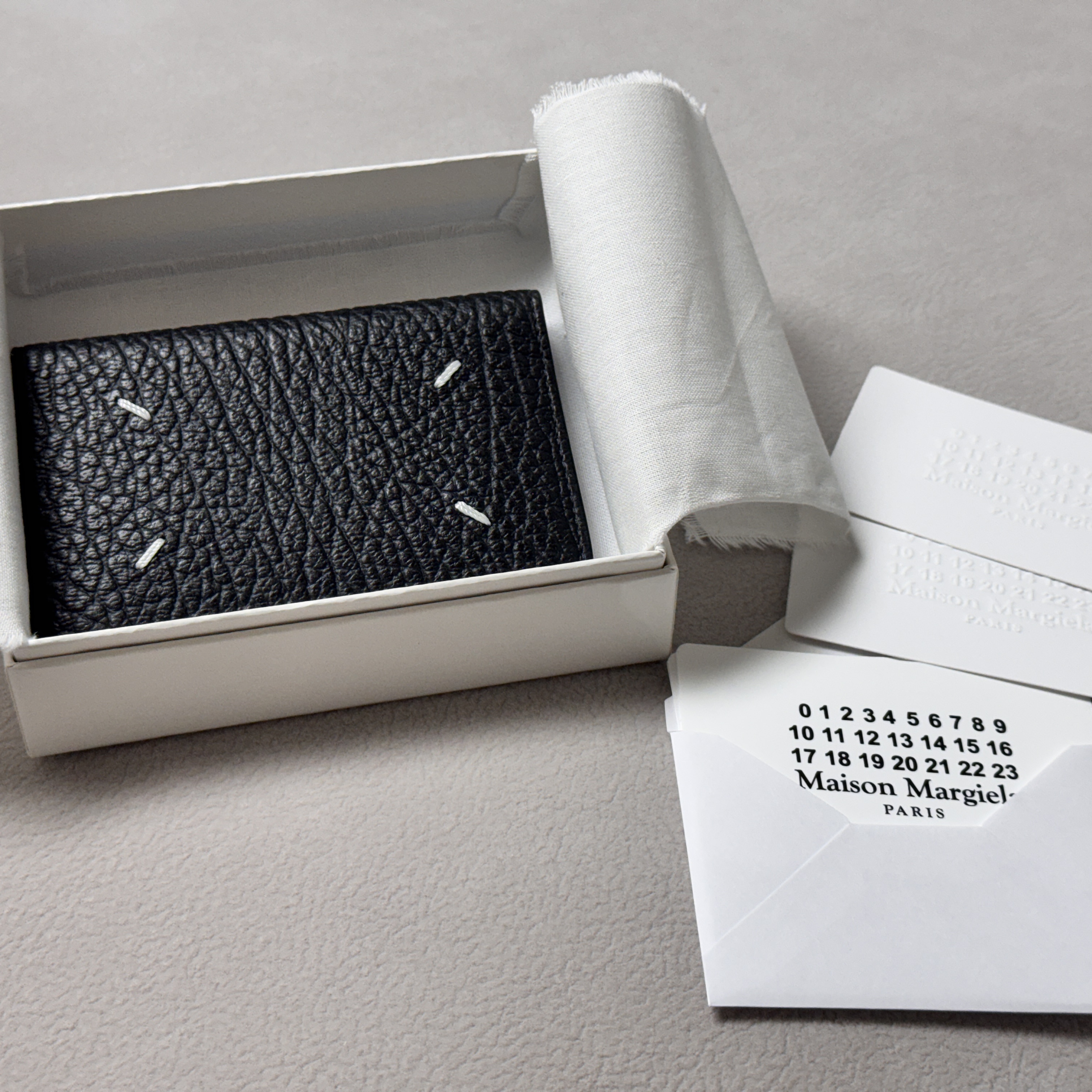 Maison Margiela Bovine Leather Card Holder Black 착용 스타일 - 2