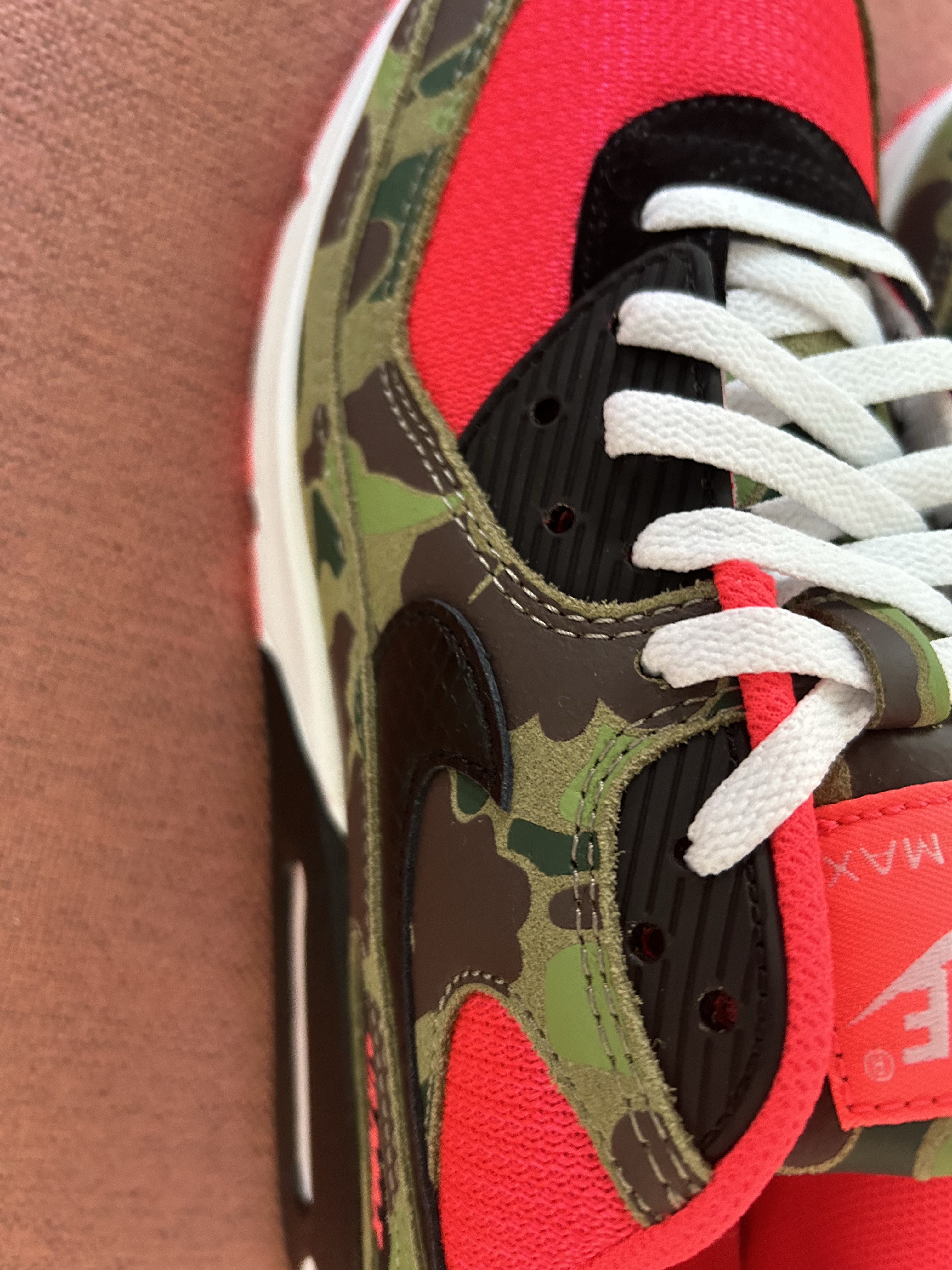 Nike Air Max 90 SP Dark Sage and Solar Red 착용 스타일