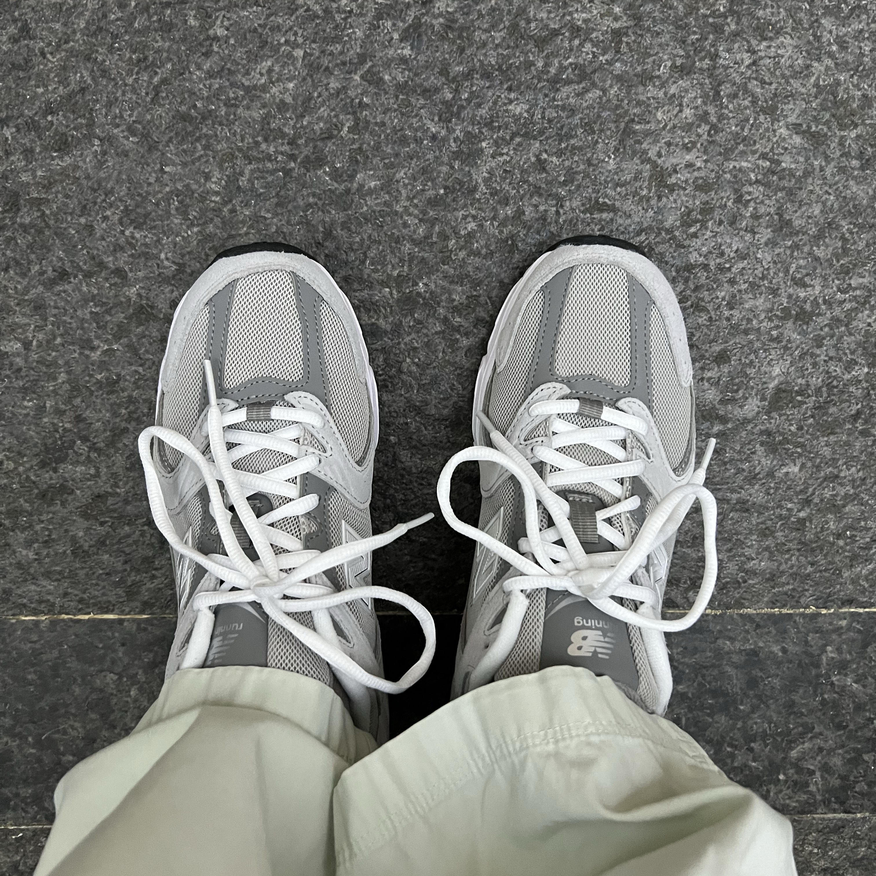 New Balance 530 Grey 착용 스타일 - 2