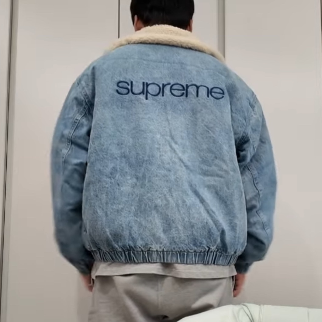 Supreme Faux Shearling Lined Bomber Jacket Denim - 24FW 착용 스타일
