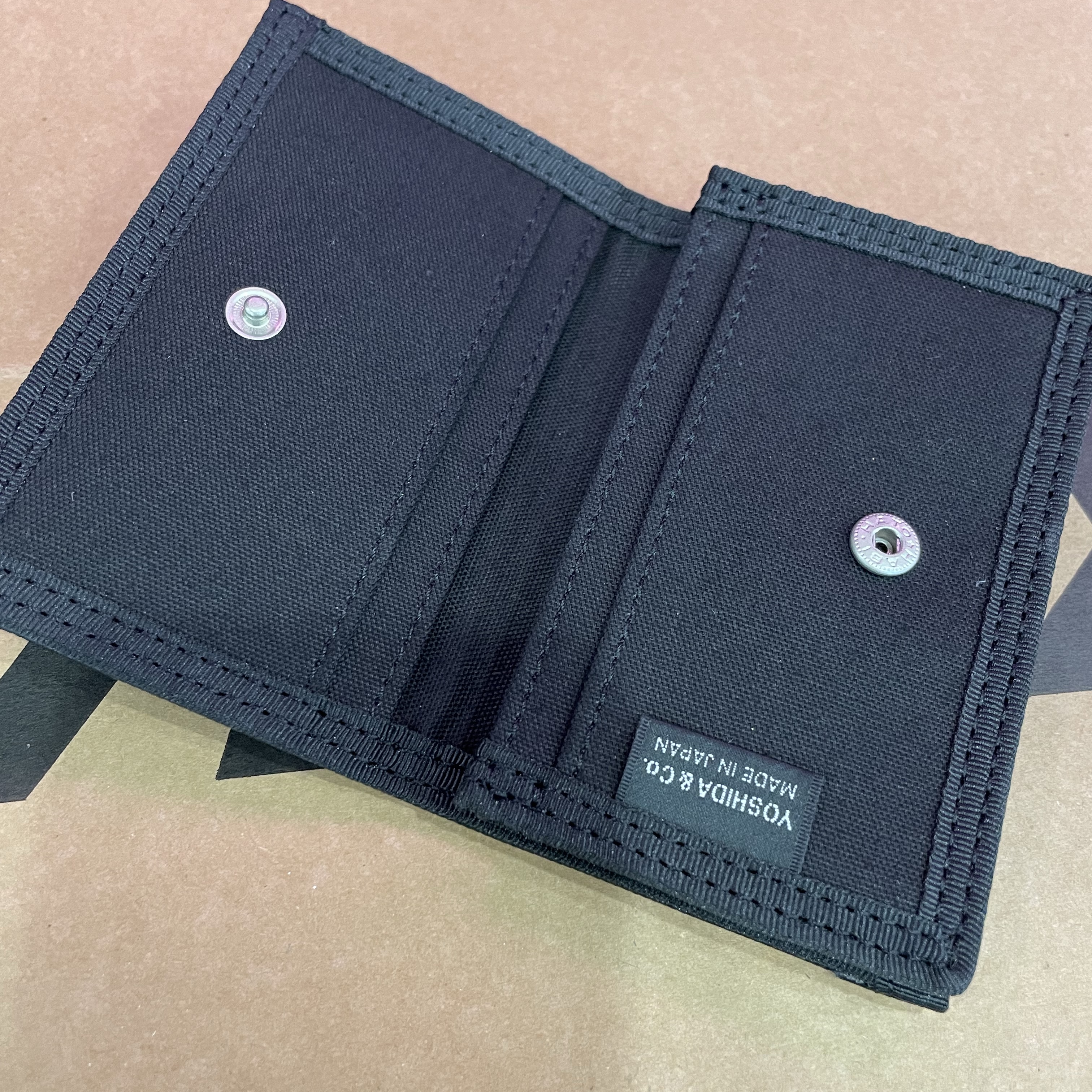 Porter Free Style Card Case Black 착용 스타일 - 2