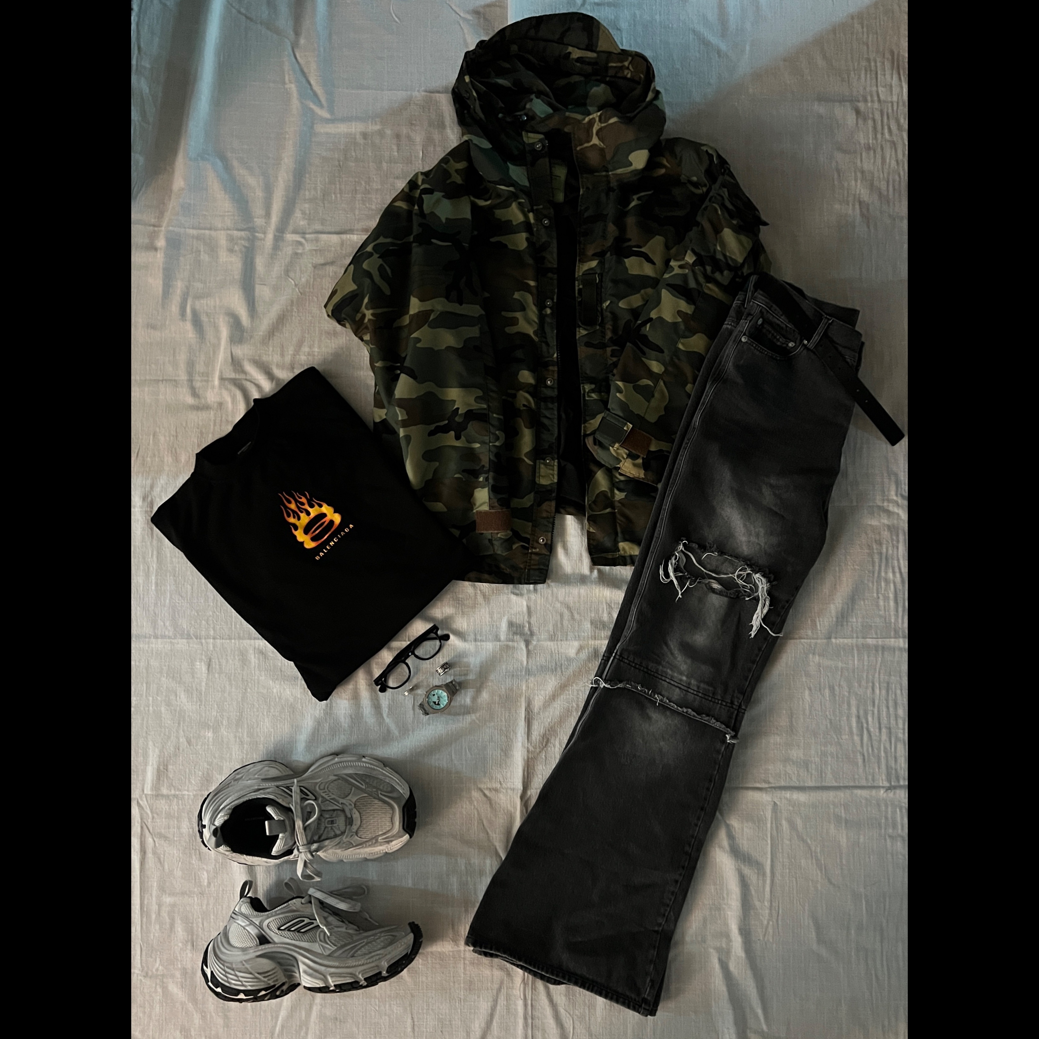 OMO Layered Flared Jean Washed Black, Balenciaga 10XL Sneakers White Grey Silver Black 착용 스타일