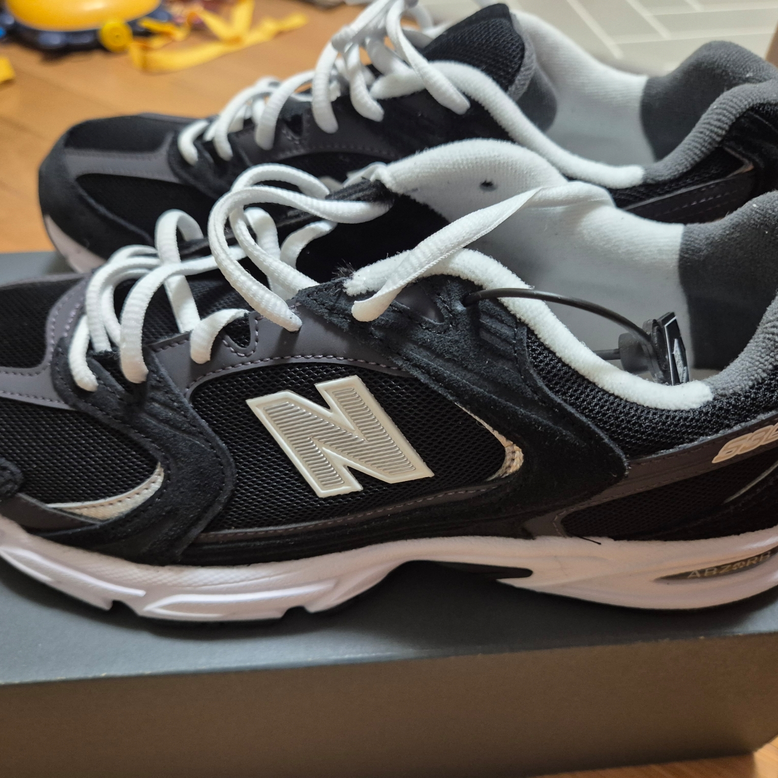 New Balance 530 Classic Black 착용 스타일