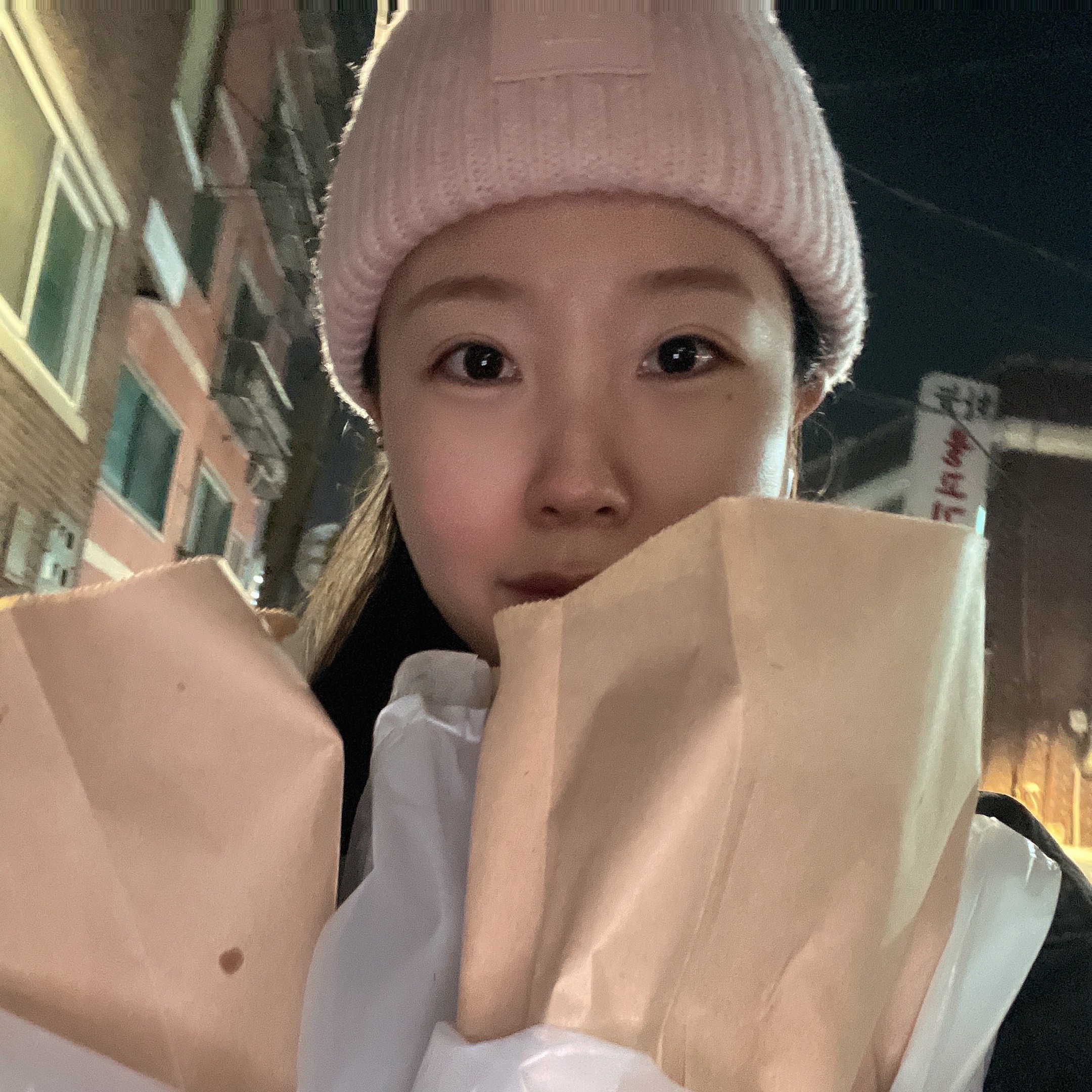 Acne Studios Large Face Logo Beanie Faded Pink Melange 착용 스타일