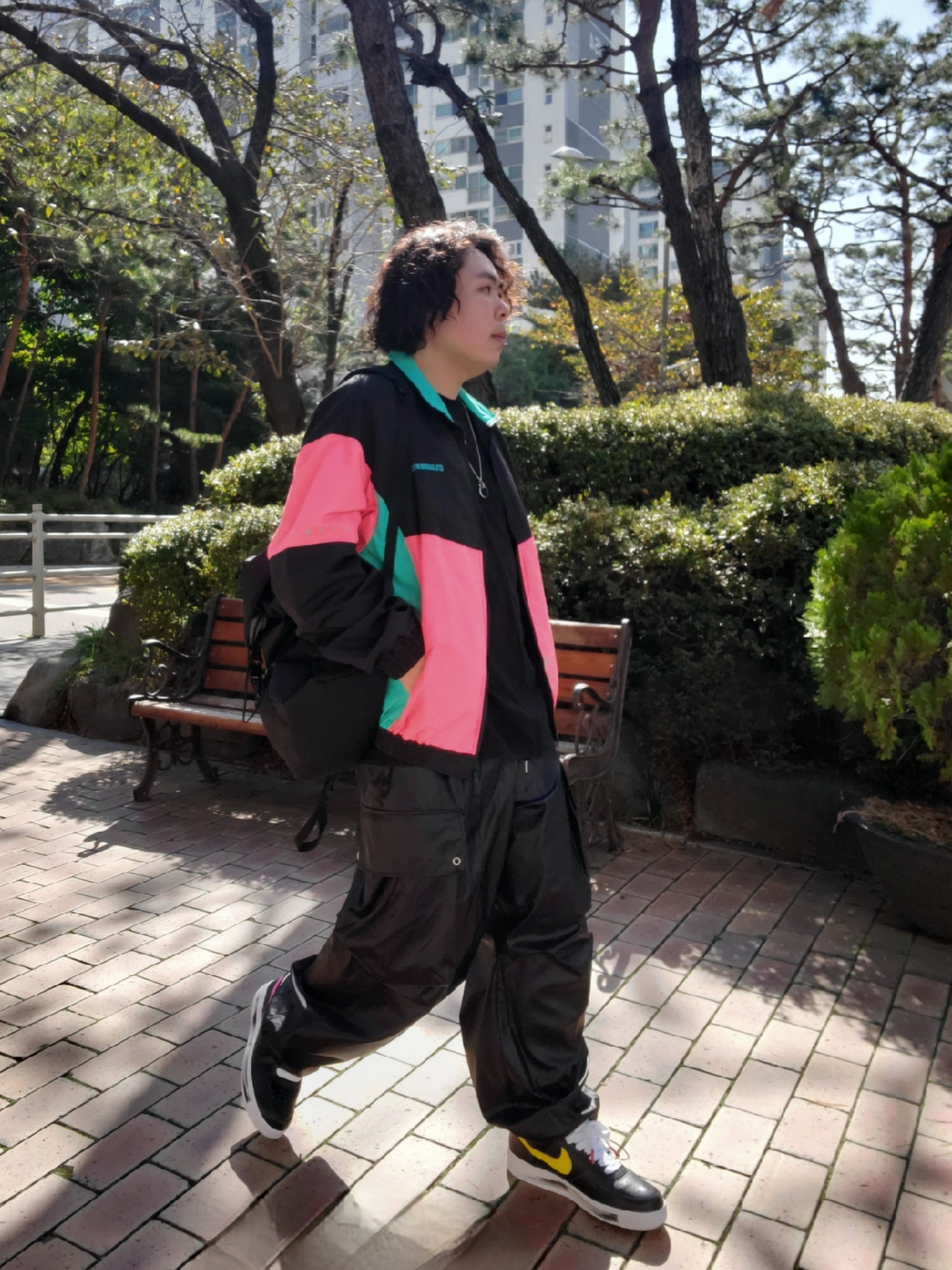 QT8 Garments TL Old Track Jacket Black/Red, Nike x Peaceminusone Air Force 1 Low Para-Noise 3.0 Black and Multicolor 착용 스타일 - 1