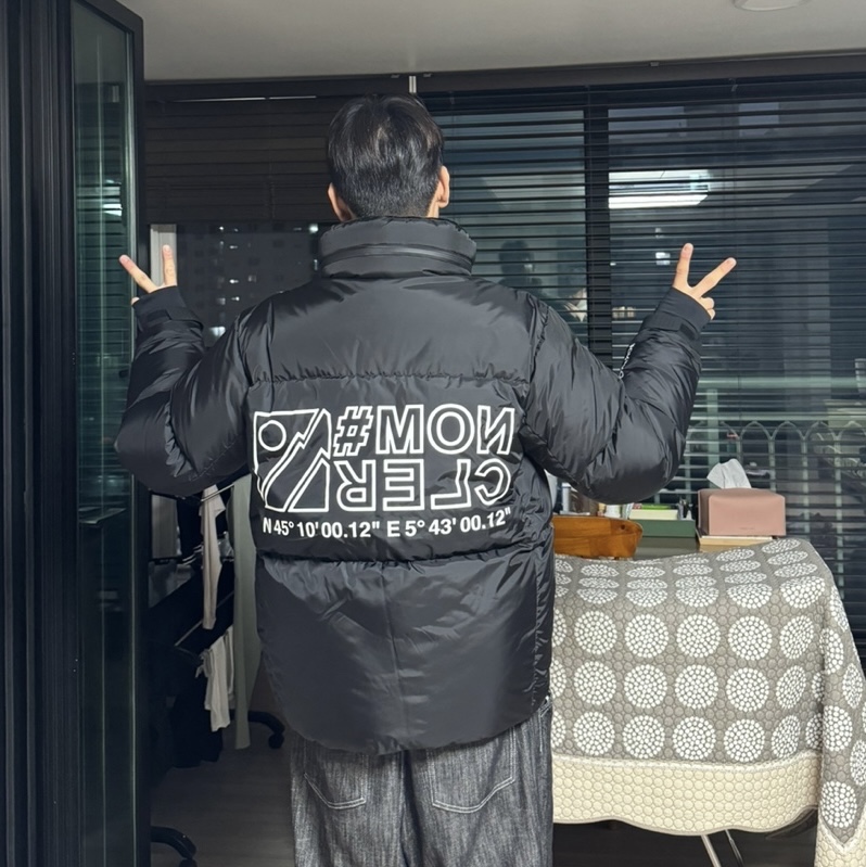 Moncler Verdons Short Down Jacket Black - 23FW 착용 스타일 - 1