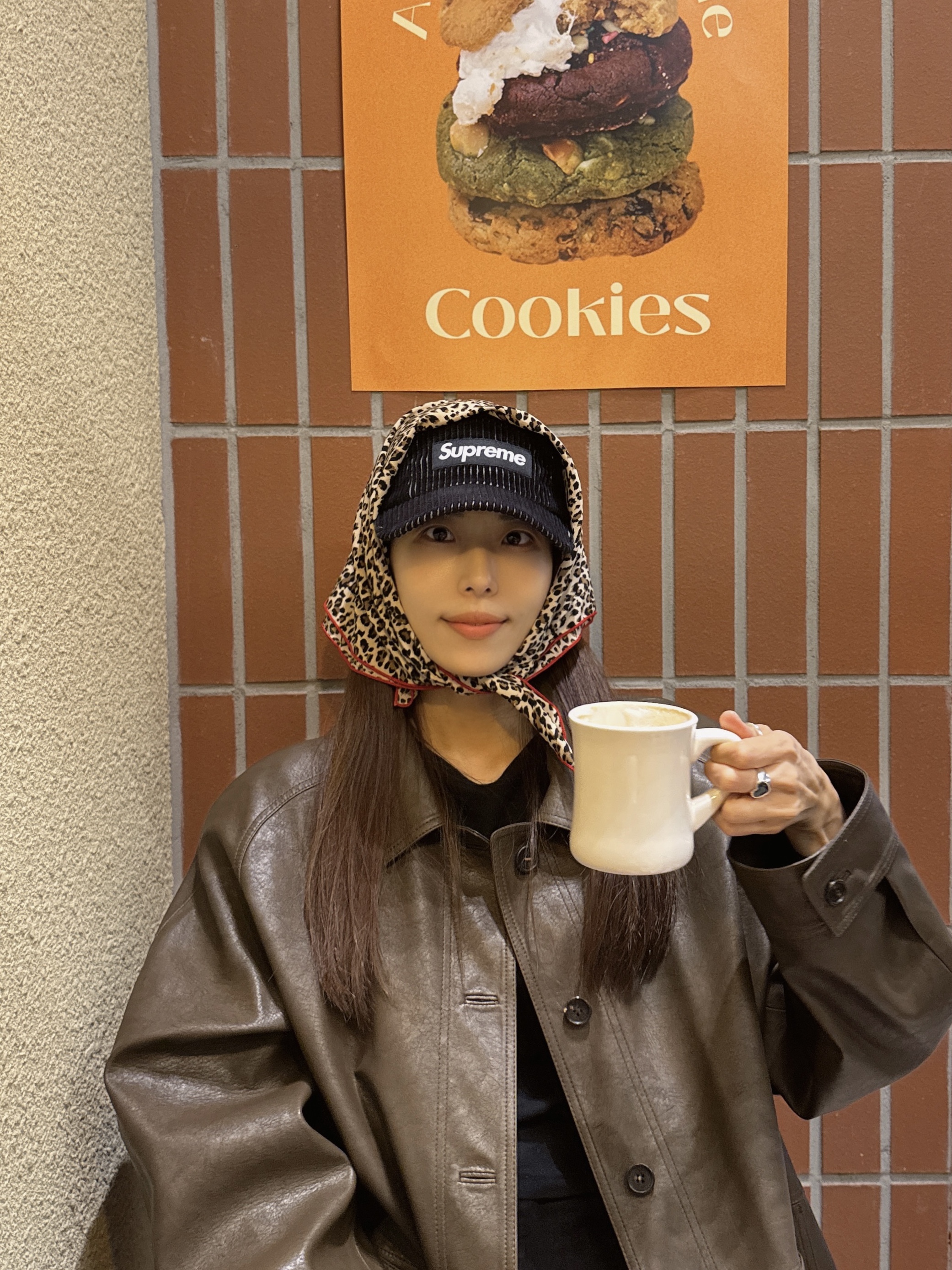 Supreme 2-Tone Corduroy Camp Cap Black - 23SS, Chanel Medium Classic Handbag Grained Calfskin & Gold Black 착용 스타일 - 3