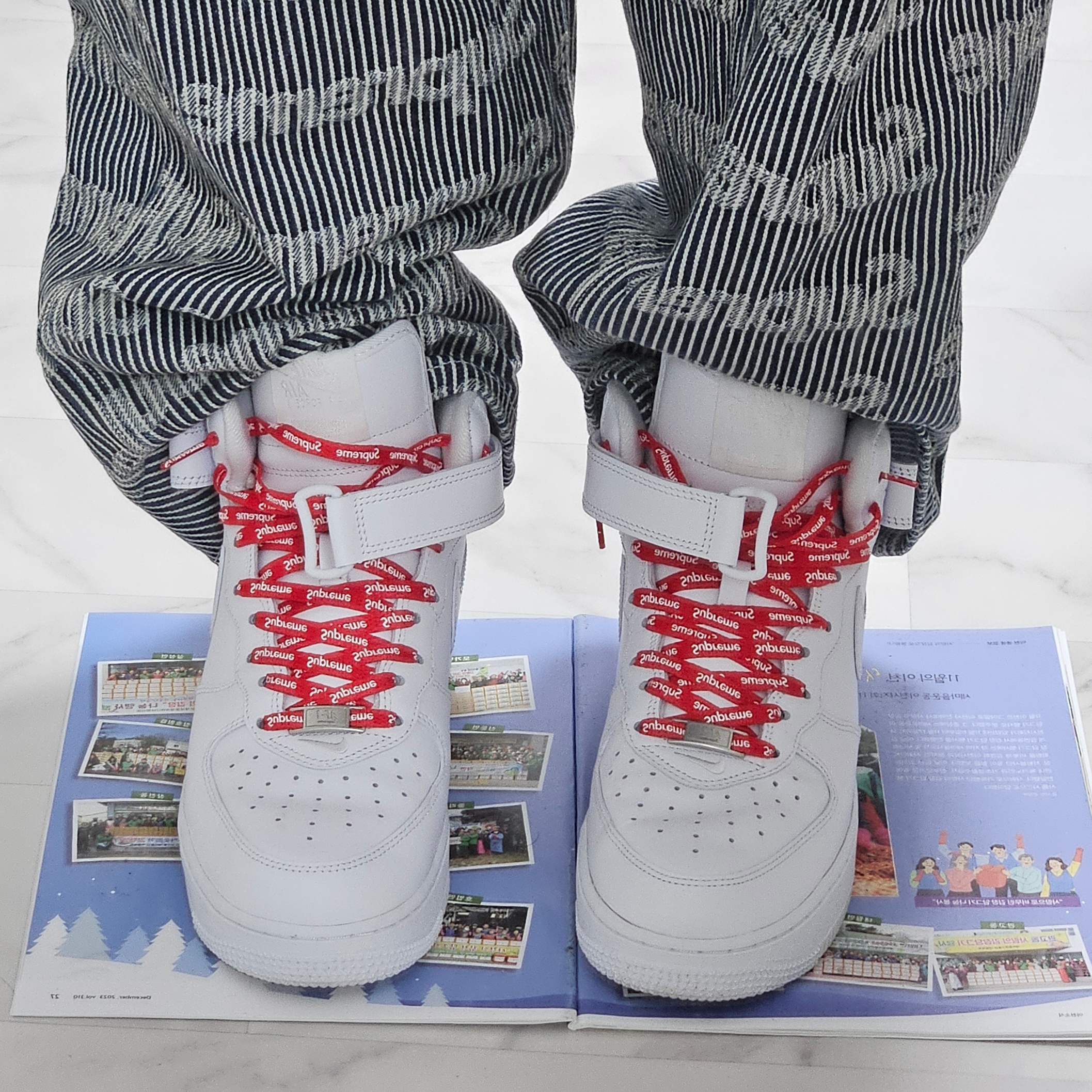 Nike x Supreme Air Force 1 Mid White, Jordan 1 Retro High OG Chicago 2022 착용 스타일 - 1