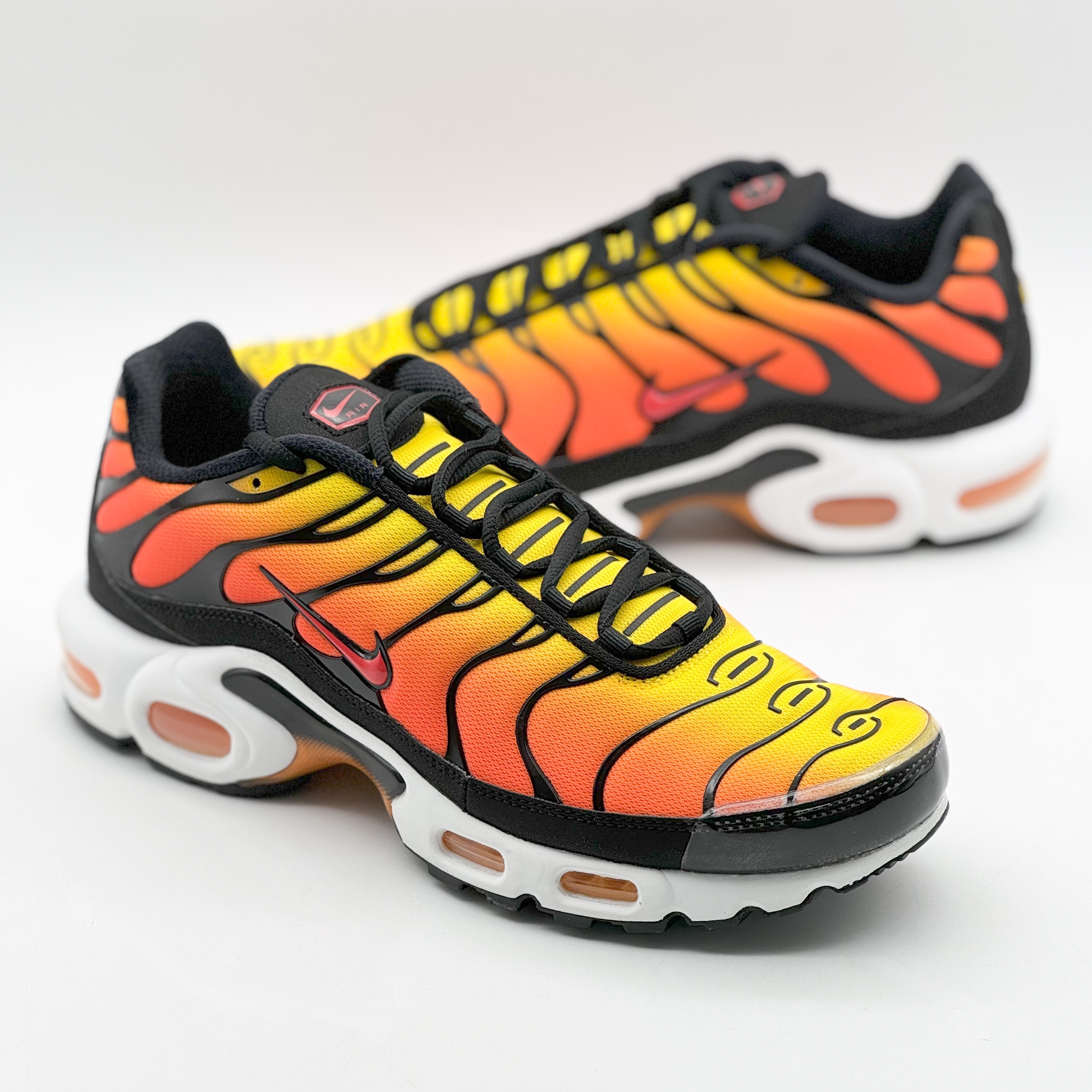 Nike Air Max Plus Bright Ceramic and Tour Yellow 착용 스타일 - 2