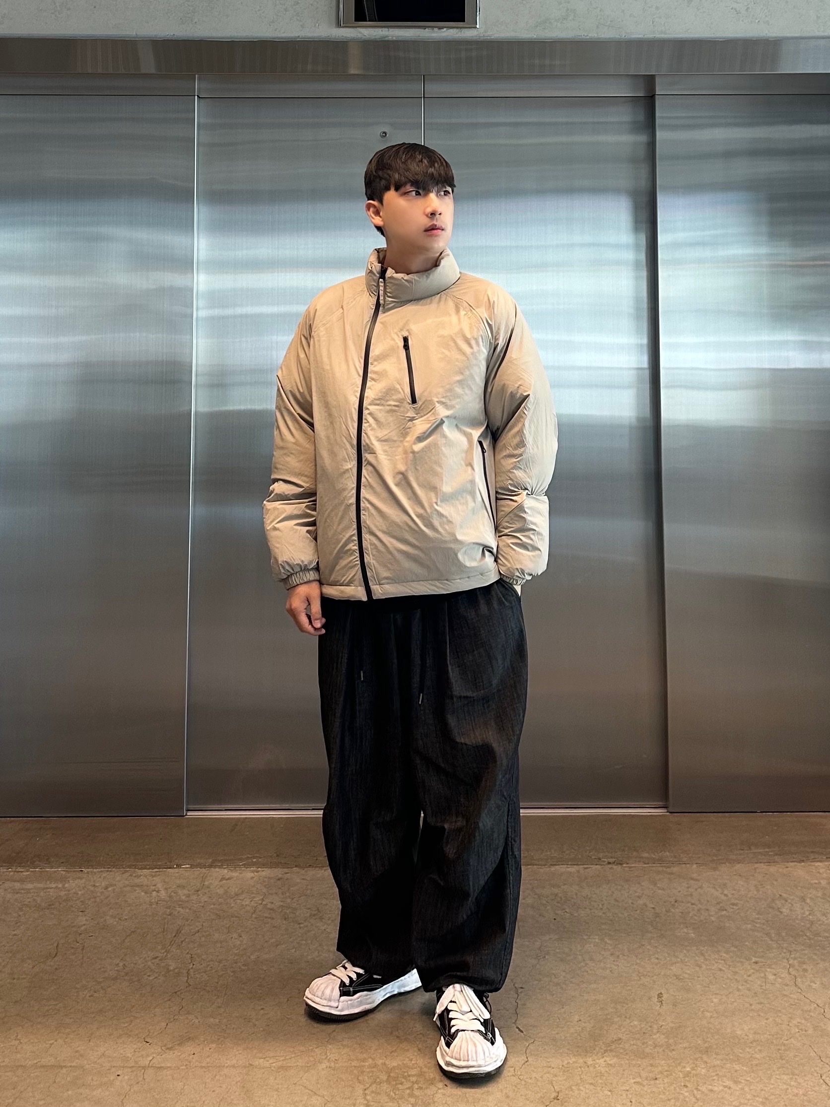 Maison Mihara Yasuhiro Peterson OG Sole Canvas Low Sneakers Black 착용 스타일 - 2