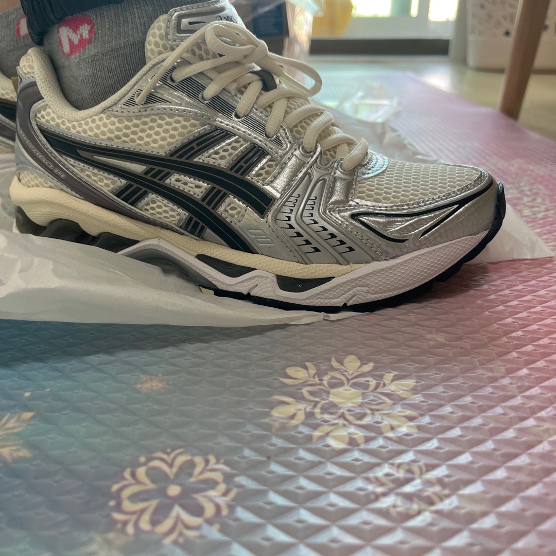 Asics Gel-Kayano 14 Cream Black 착용 스타일