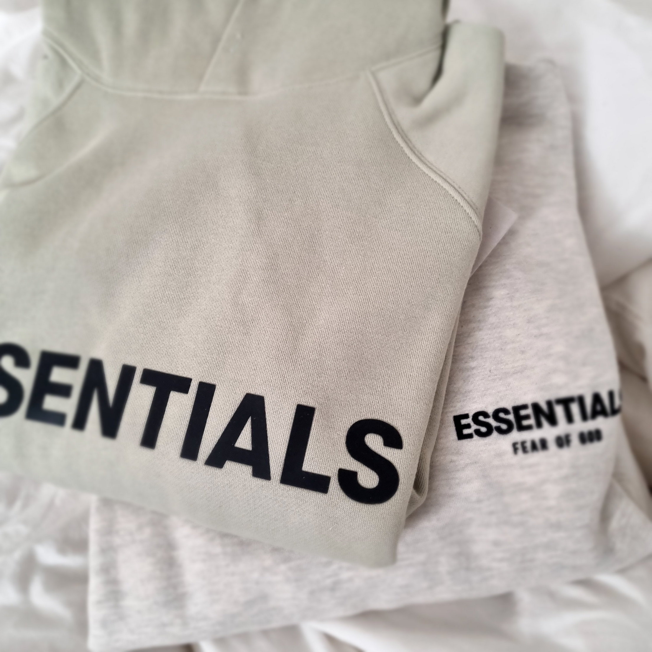 Essentials 3D Silicon Applique Pullover Hoodie Alfafa Sage - 20FW, Essentials The Core Collection Hoodie Light Oatmeal 착용 스타일