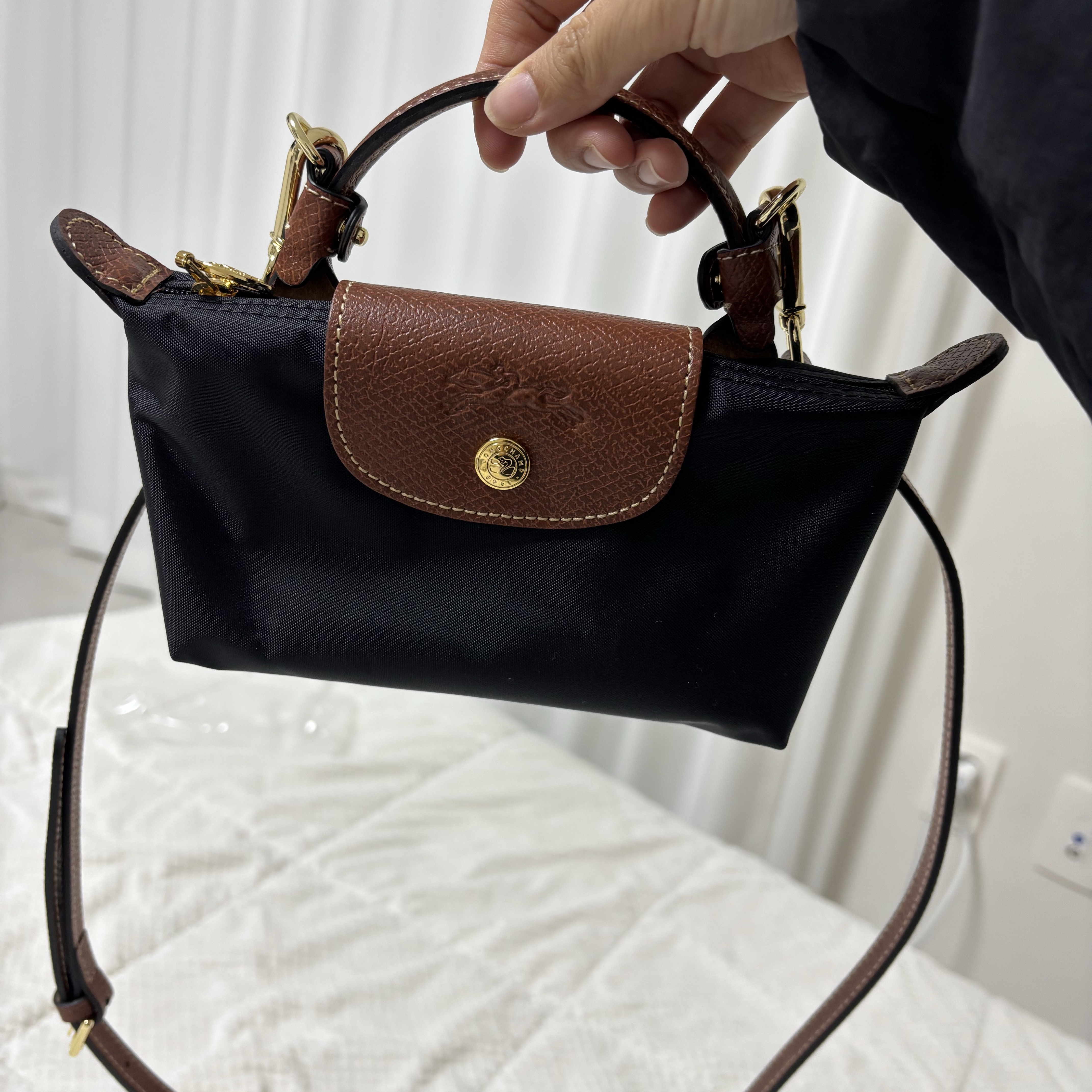 Longchamp Le Pliage Original Handle Pouch Black 착용 스타일