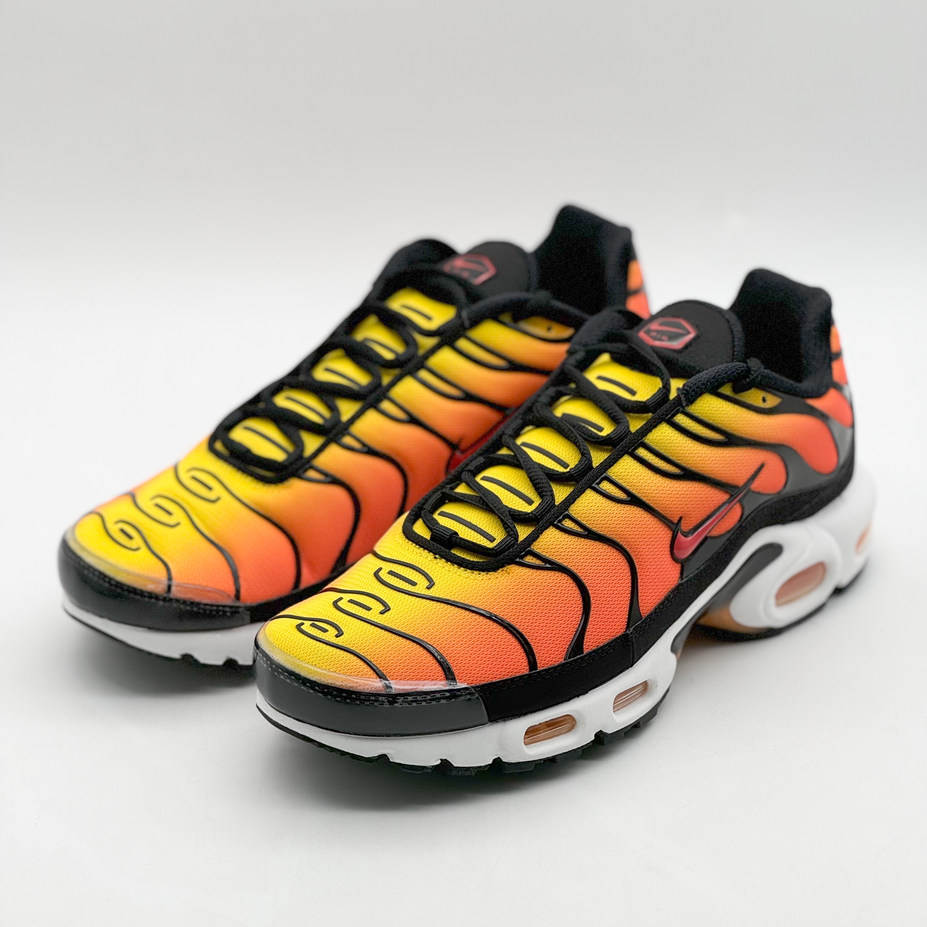 Nike Air Max Plus Bright Ceramic and Tour Yellow 착용 스타일 - 4
