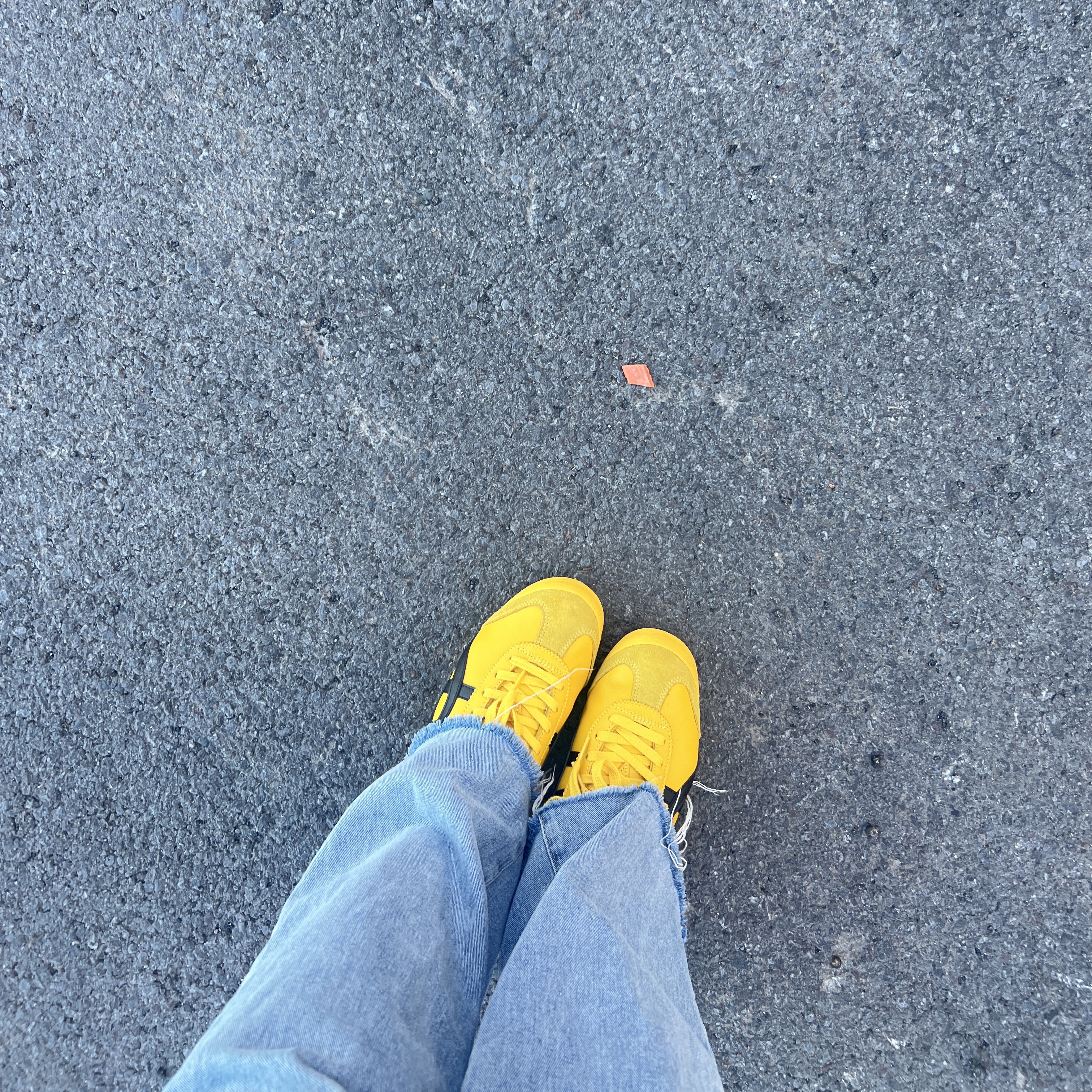 Onitsuka Tiger Mexico 66 Yellow Black 착용 스타일 - 1