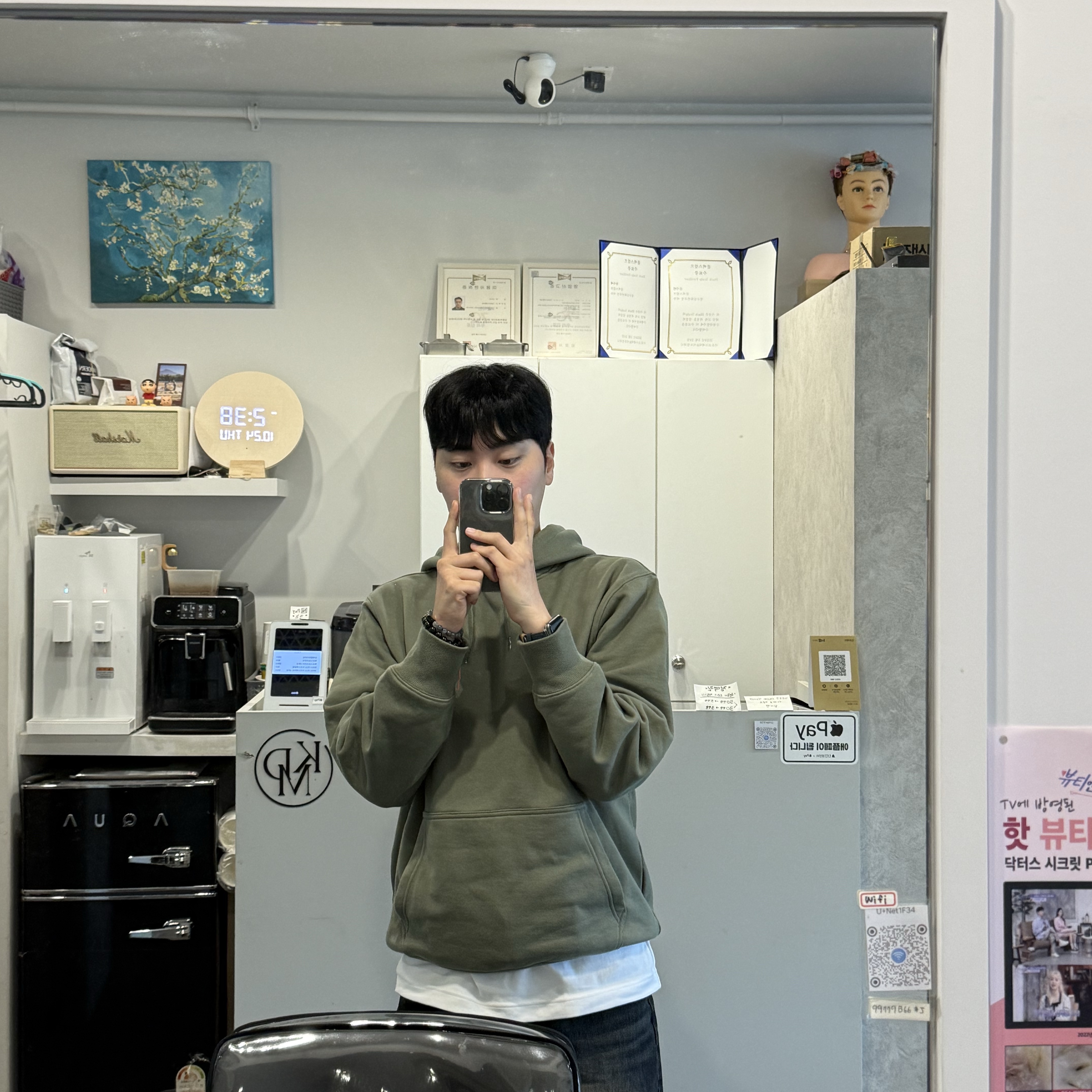 Palace x Porter Hoodie Olive - 24FW 착용 스타일