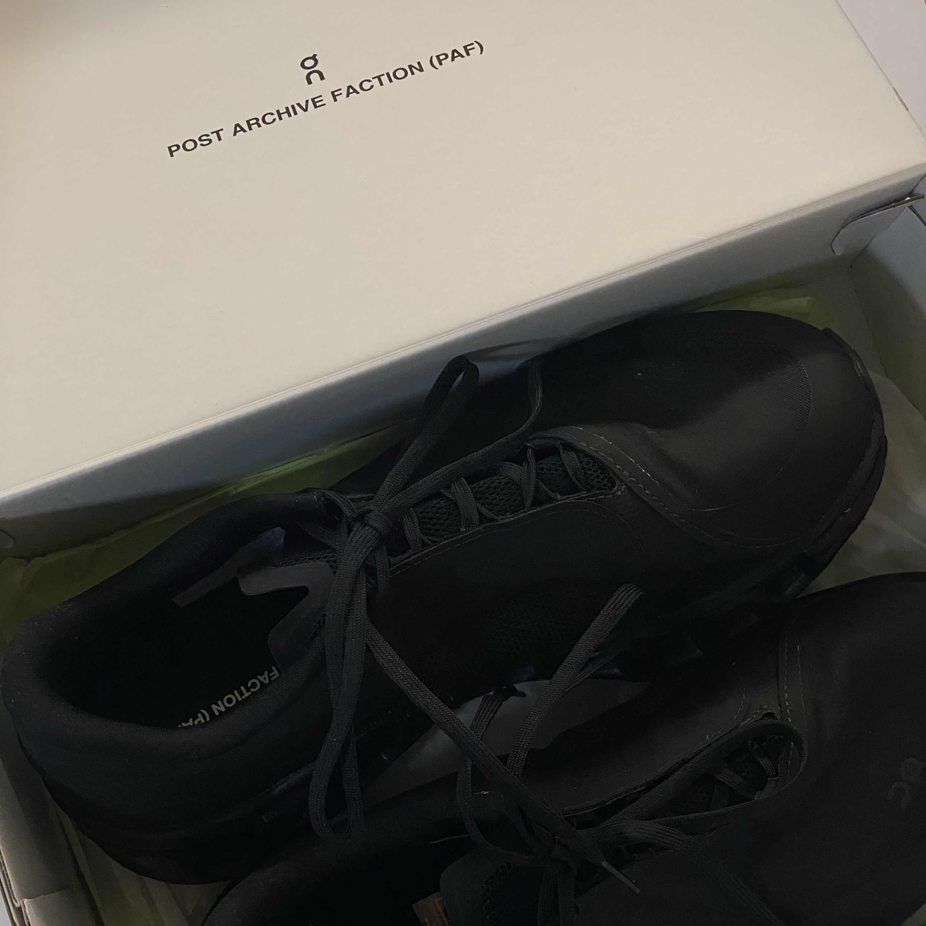 On Running x Post Archive Faction (Paf) Cloudmonster 2 Black Magnet 착용 스타일 - 2