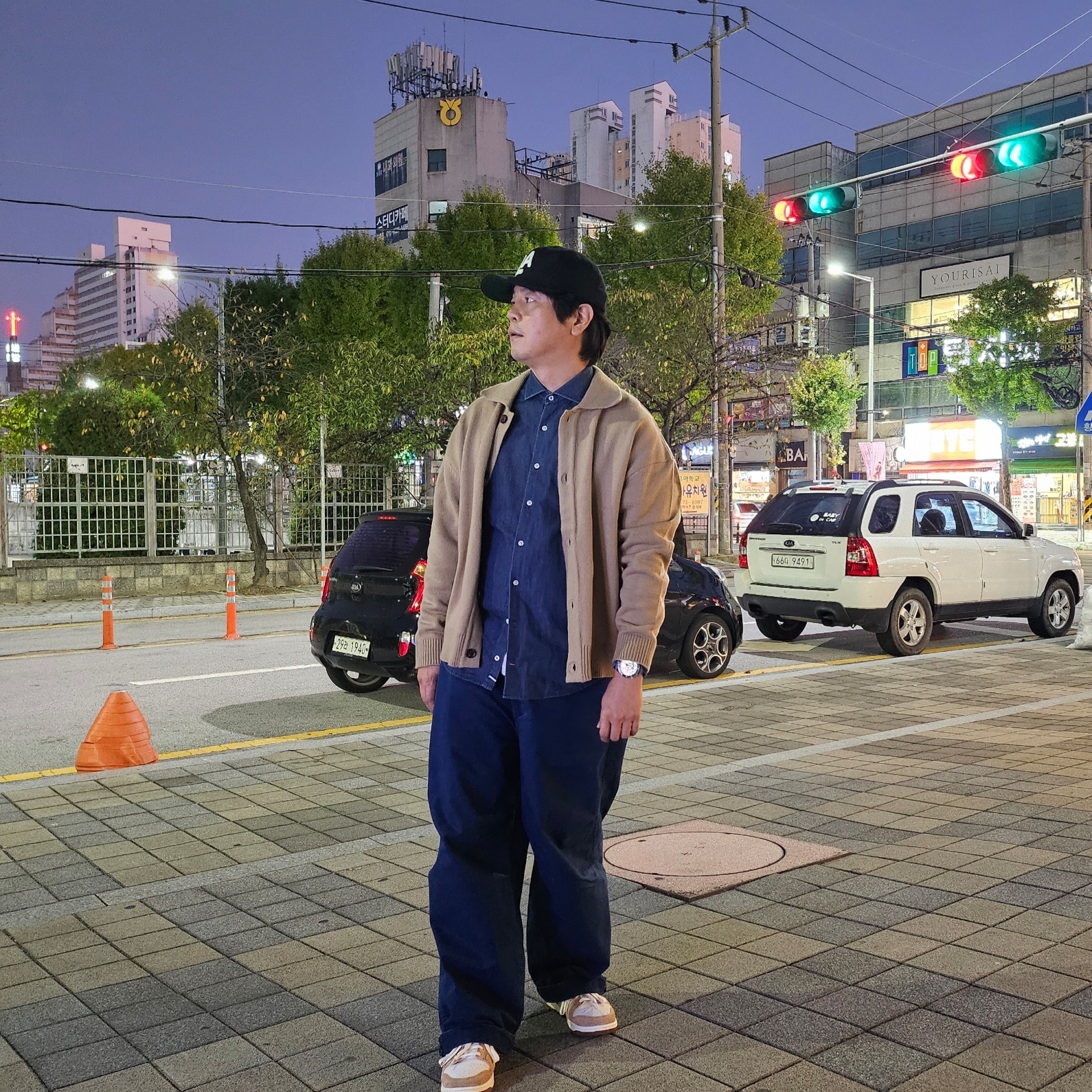 Nike Dunk Low Pro Premium Medium Curry, Uniqlo C Wide Parachute Pants Denim Blue - JP 착용 스타일 - 1