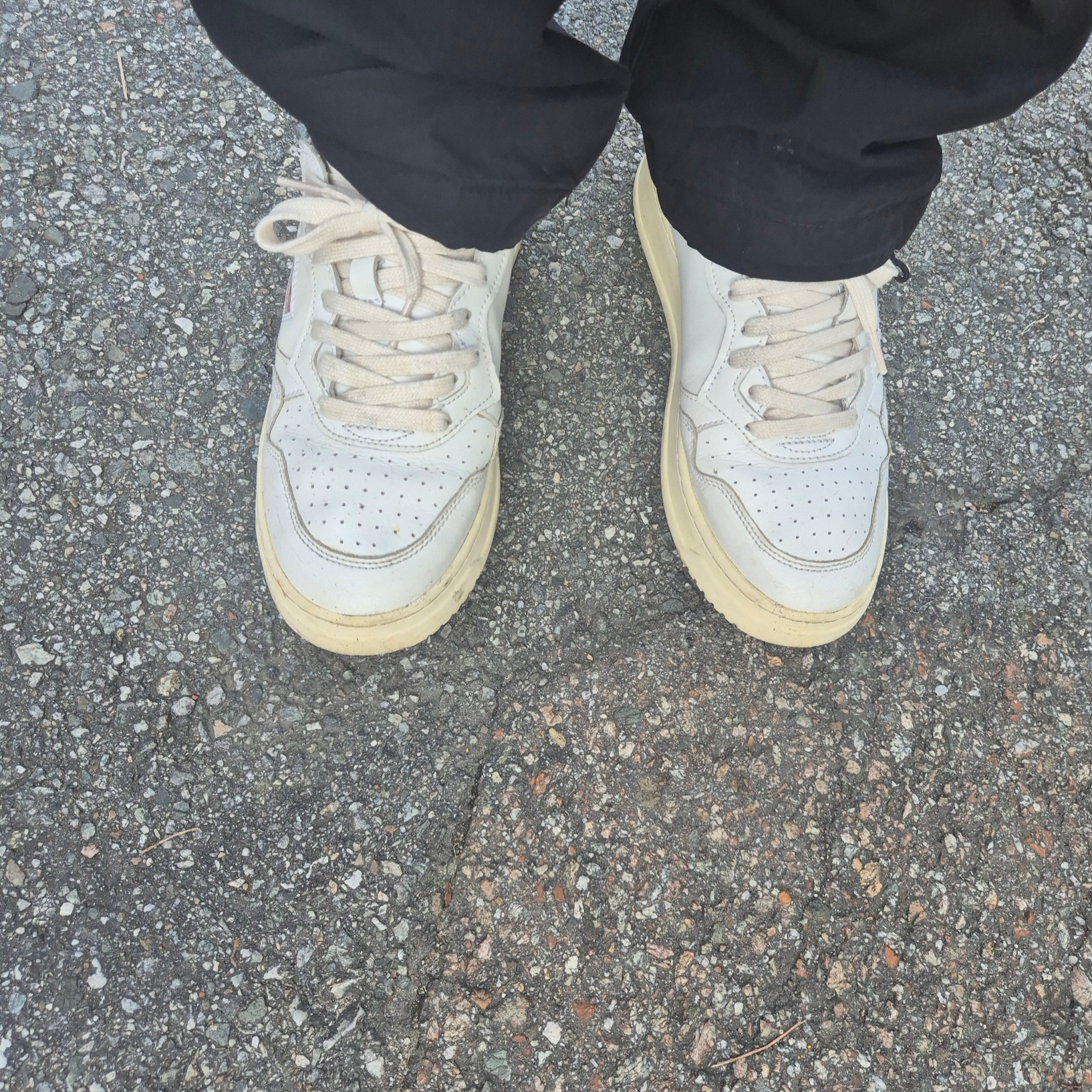Autry Medalist Low Leather Sneakers White 착용 스타일