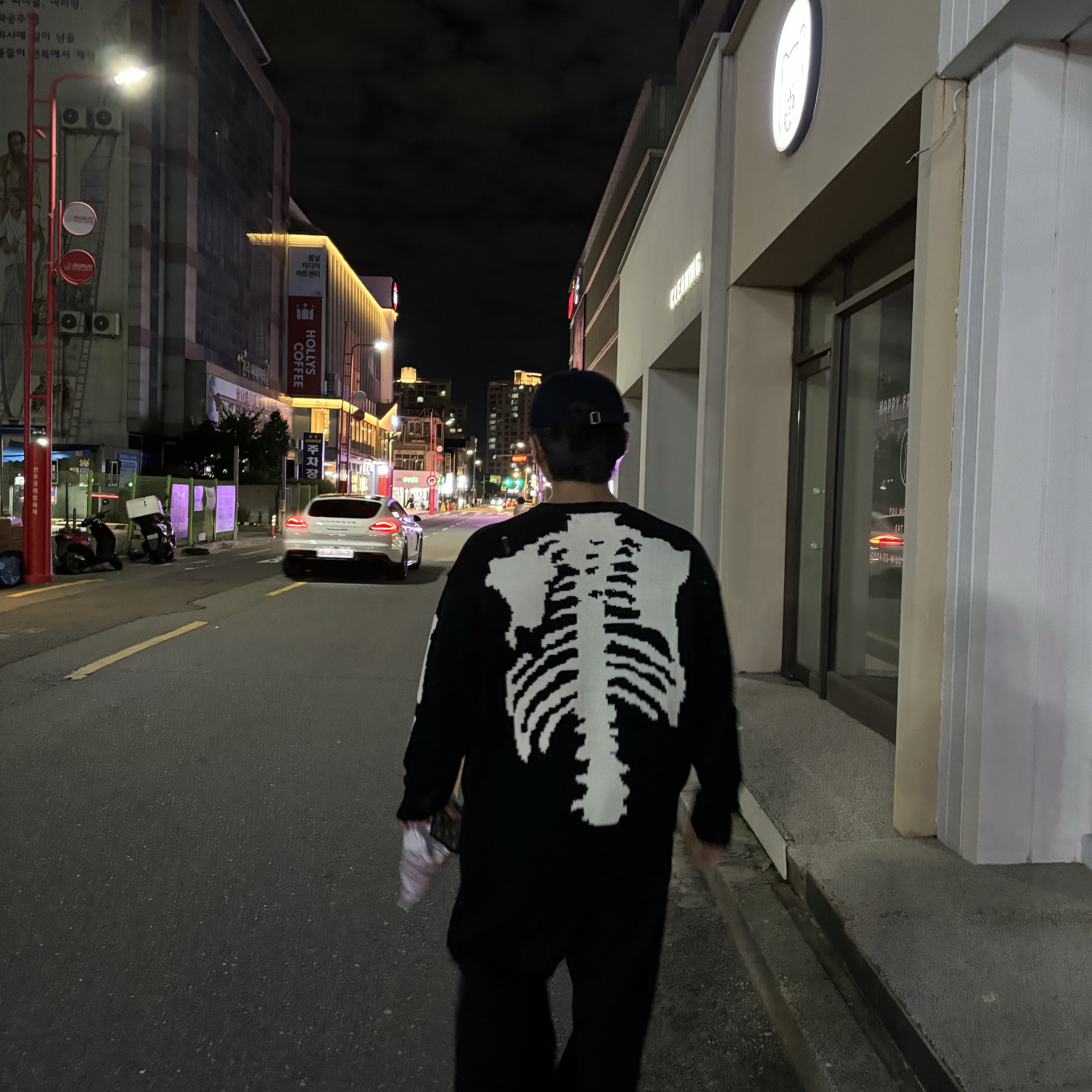 Kapital 5G Cotton Knit Bone Crewneck Sweater Black 착용 스타일