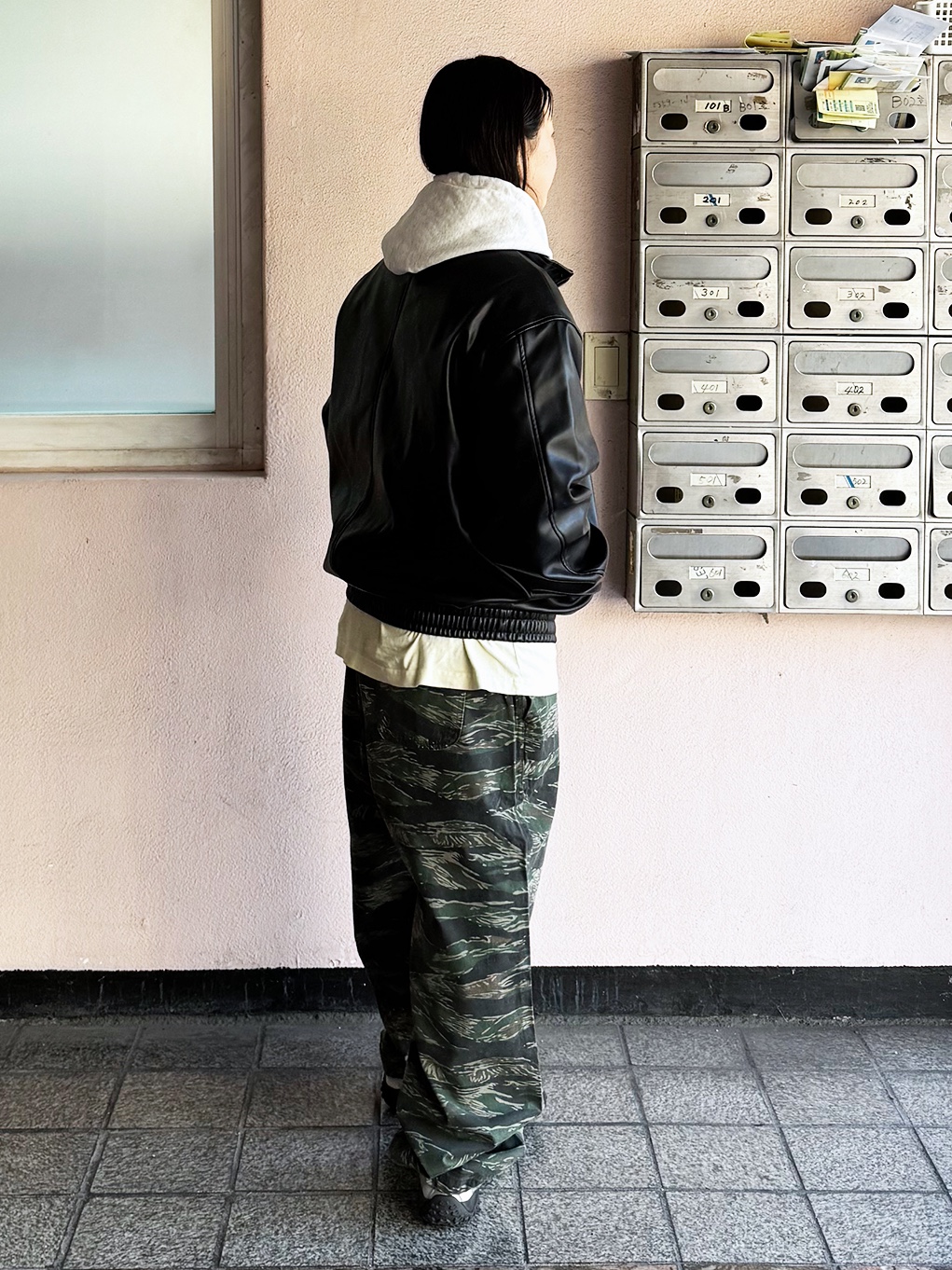 QT8 Garments TL Synthetic Leather Hidden Jacket Black, Fila Echappe MS Silver Moon 착용 스타일 - 2