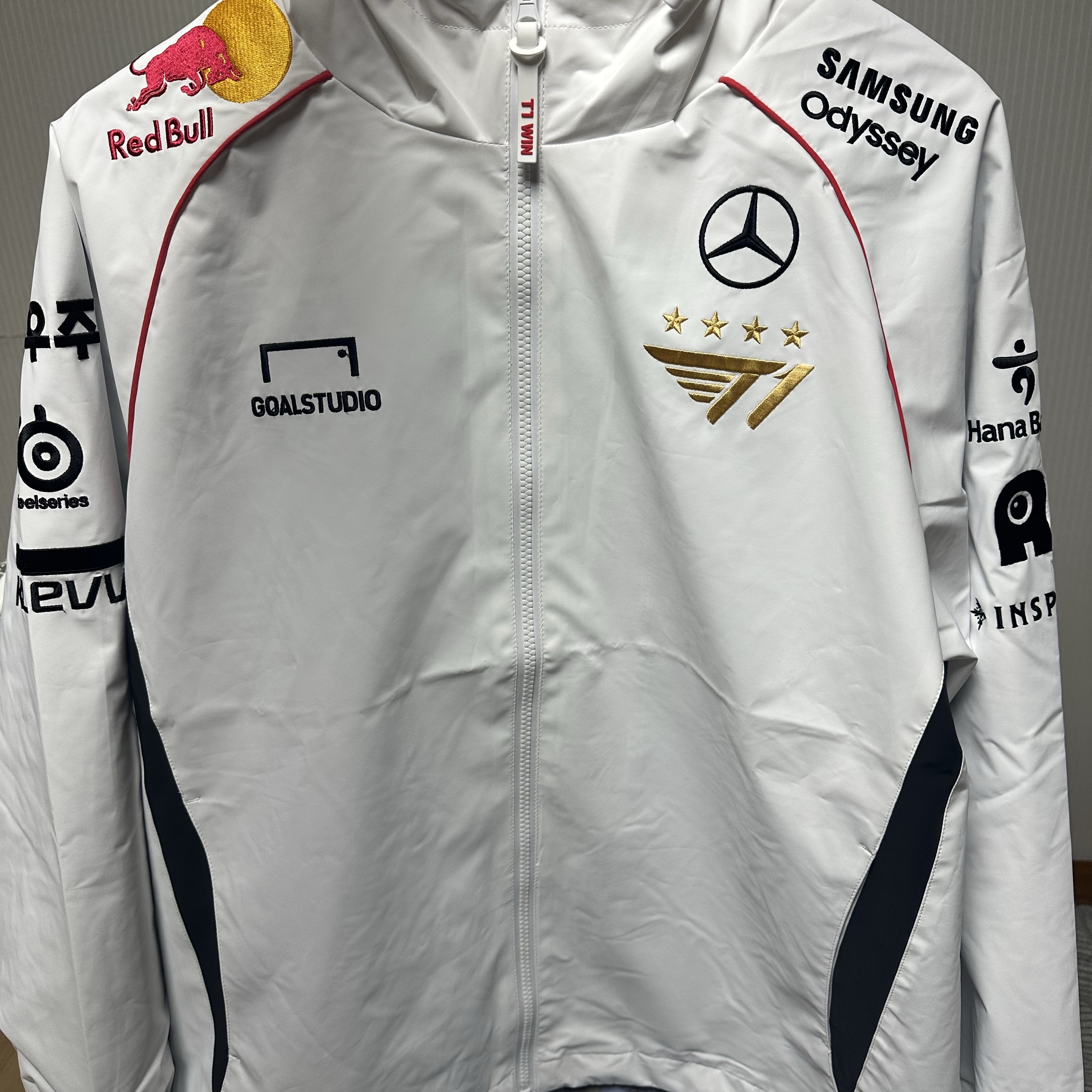 T1 2024 Uniform Worlds Jacket White (Non Marking Ver.) 착용 스타일