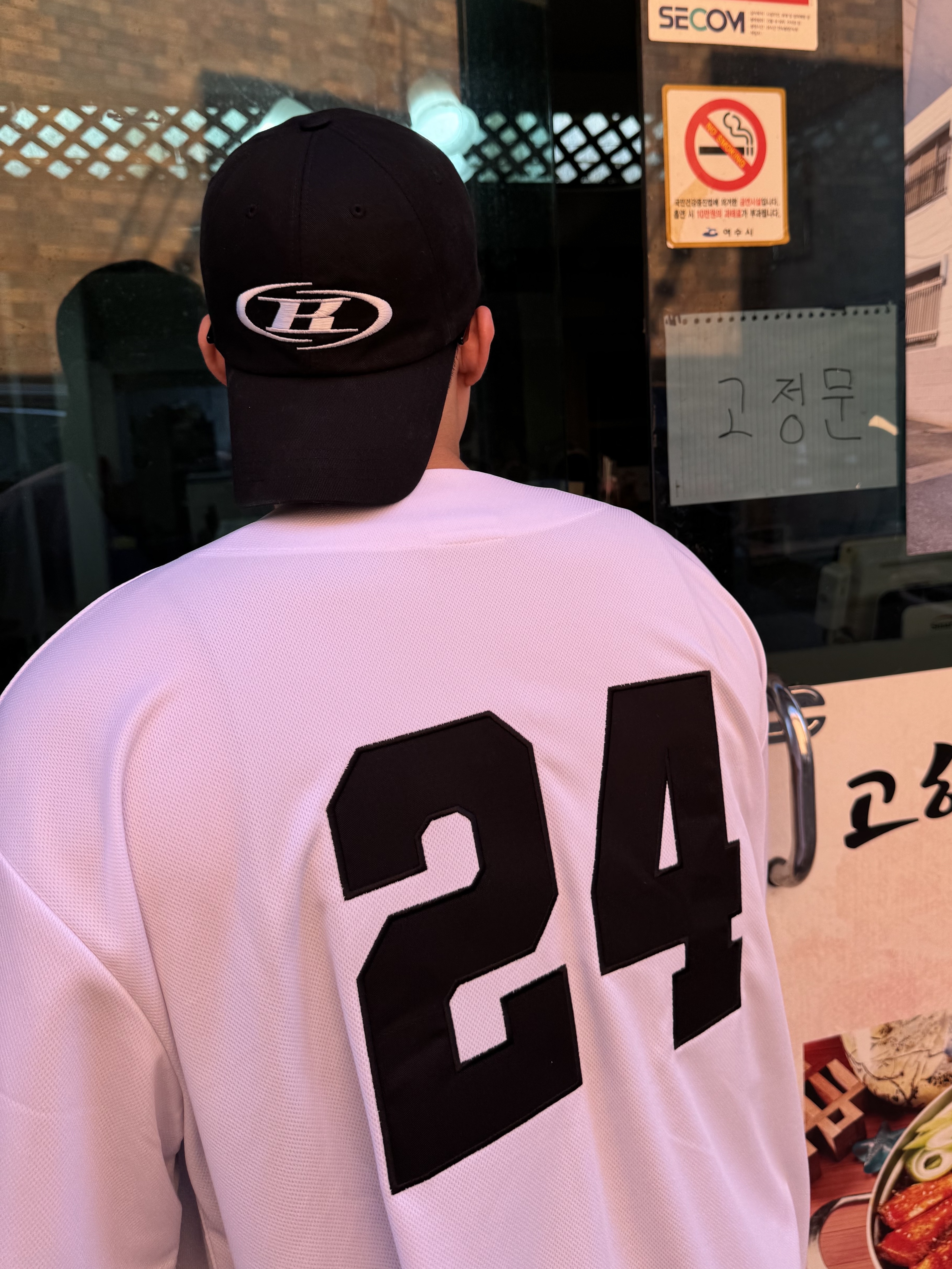 BORN TO WIN B Symbol Big Logo Ball Cap Black 착용 스타일