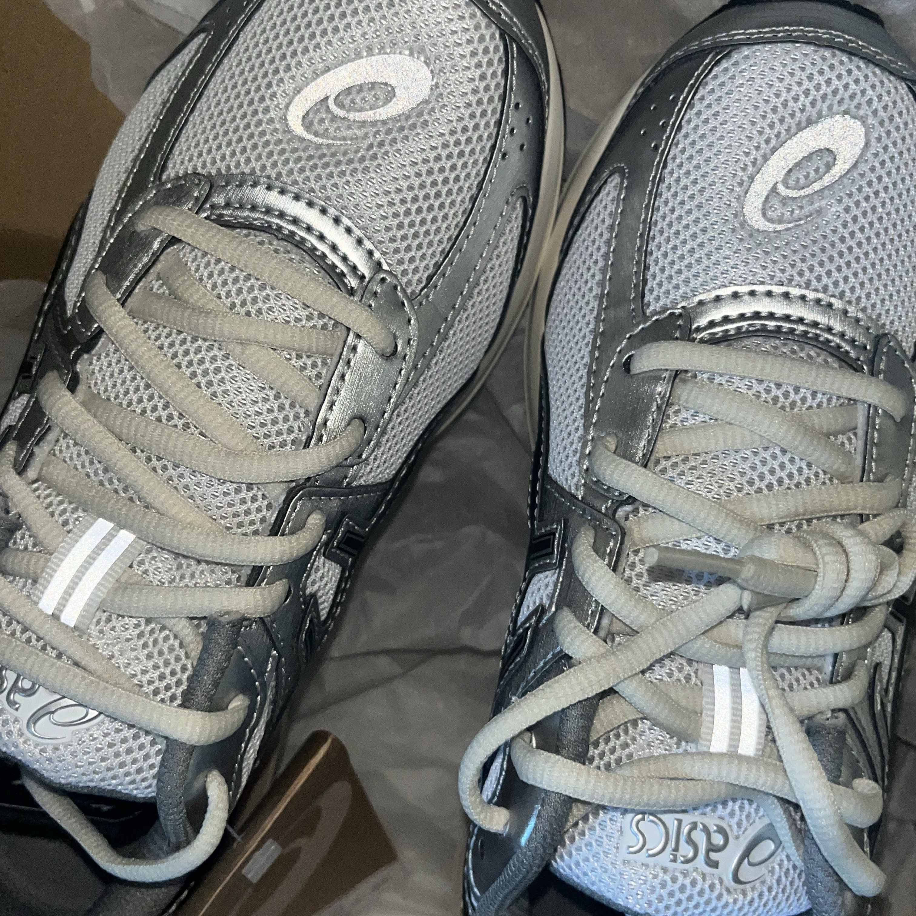 Asics Jog 100 S White Black - 2E Wide 착용 스타일 - 1