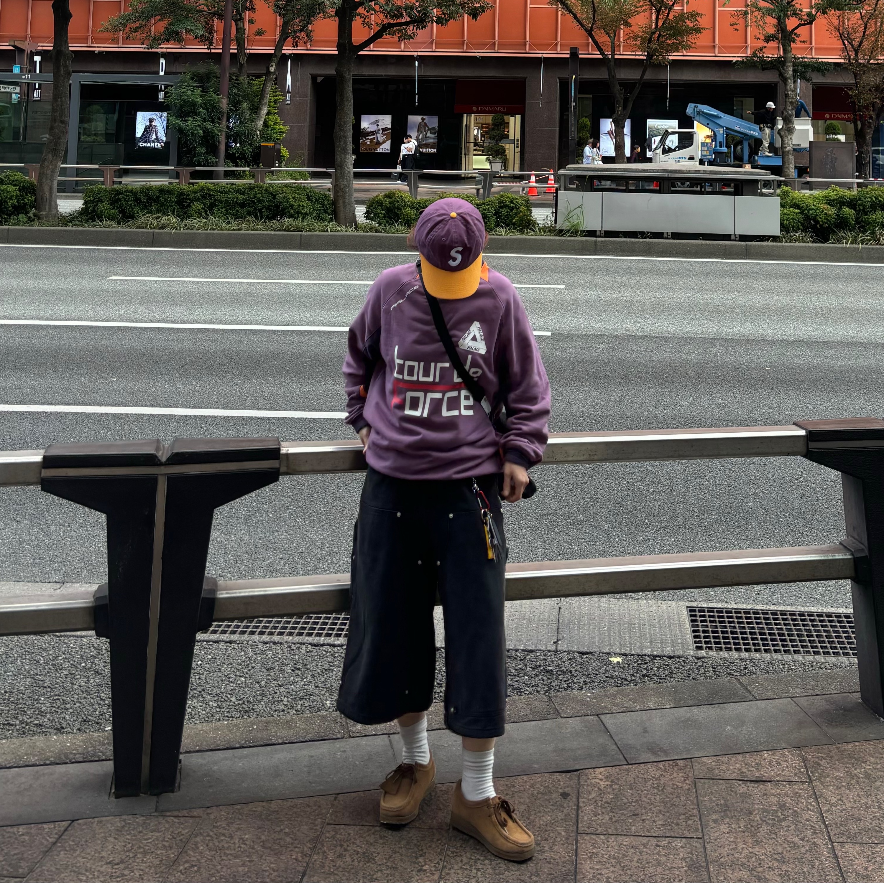 Palace Tour de Force Crew Purple - 19FW, Supreme 2-Tone S Logo 6-Panel Dusty Purple - 24SS 착용 스타일