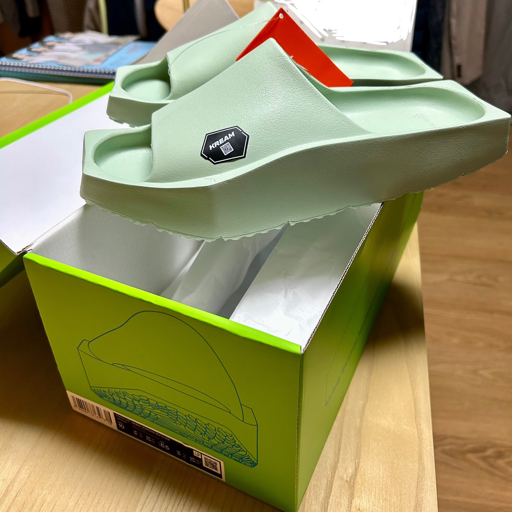 (W) Jordan Hex Slide Pistachio Frost 착용 스타일 - 1