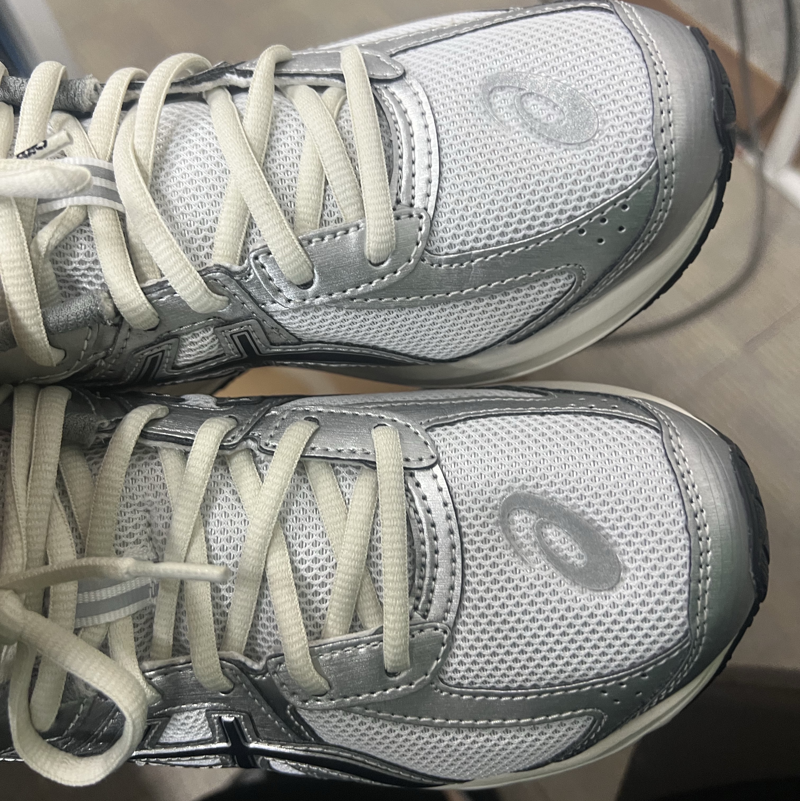 Asics Jog 100 S White Black - 2E Wide 착용 스타일