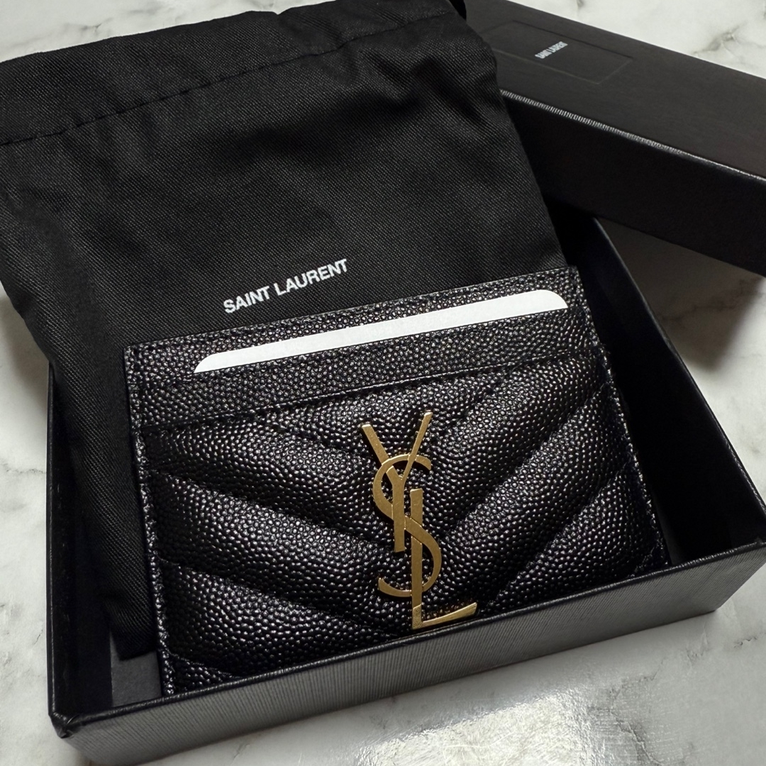 Saint Laurent Cassandre Matelasse Card Case in Grain De Poudre Embossed Leather Black 착용 스타일