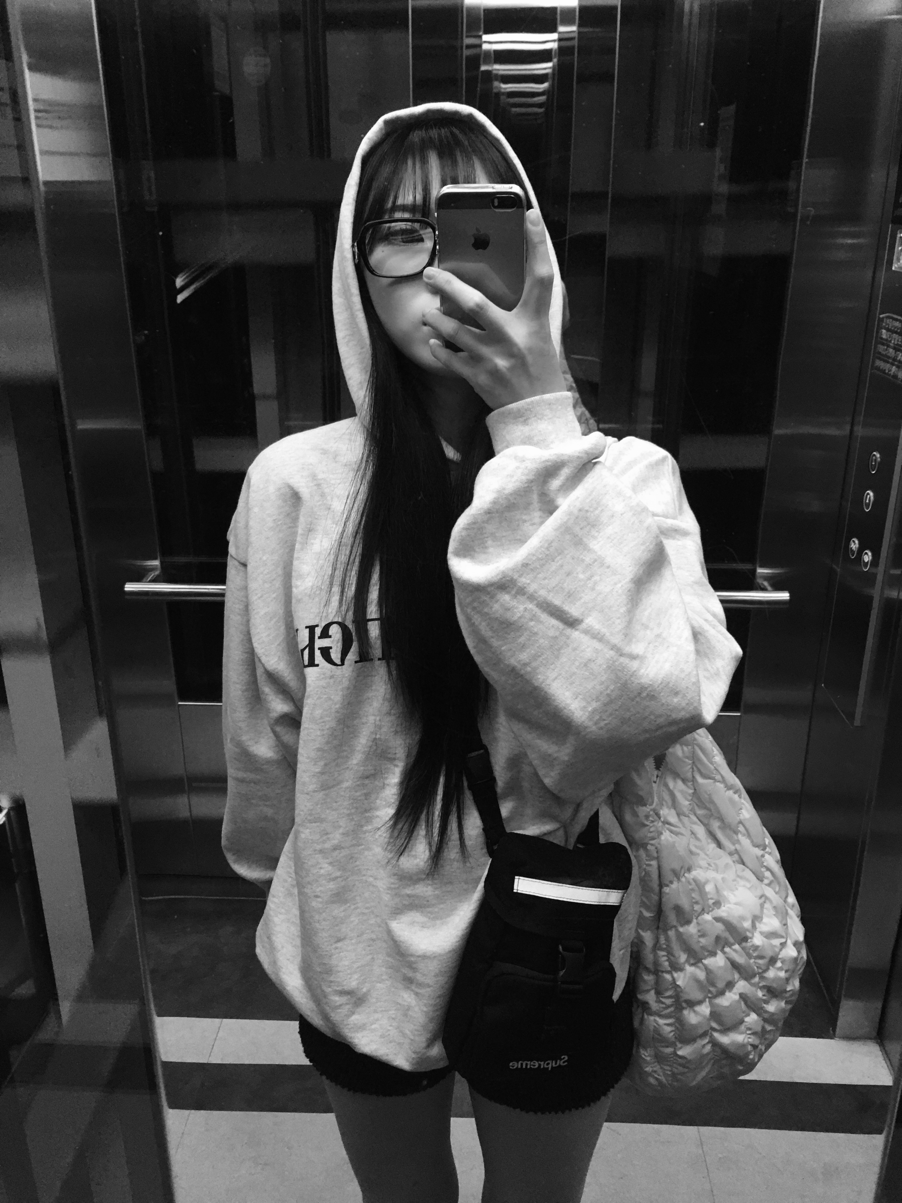 Yeezy x Gosha Rubchinskiy YZY Black Dogs Hoodie Heather Grey, Supreme Camera Bag Black - 24FW 착용 스타일
