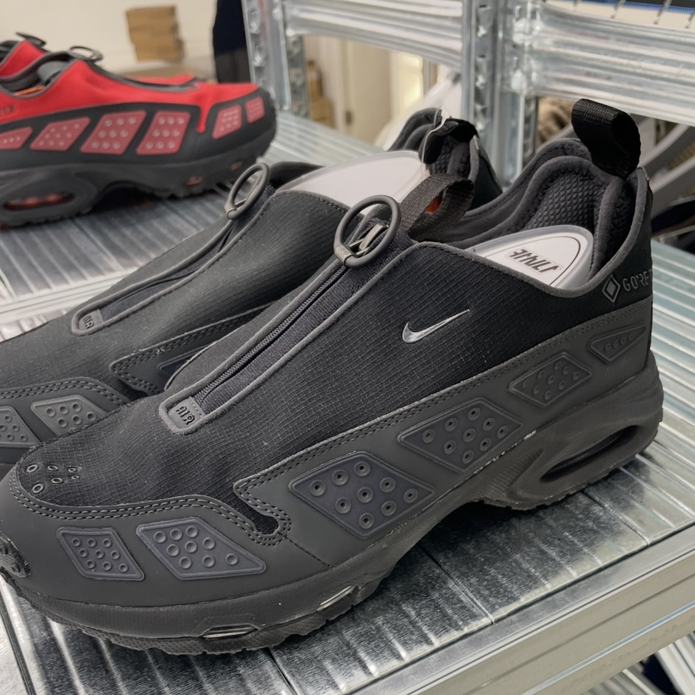 (W) Nike Air Max SNDR Gore-Tex Black and Dark Smoke Grey 착용 스타일