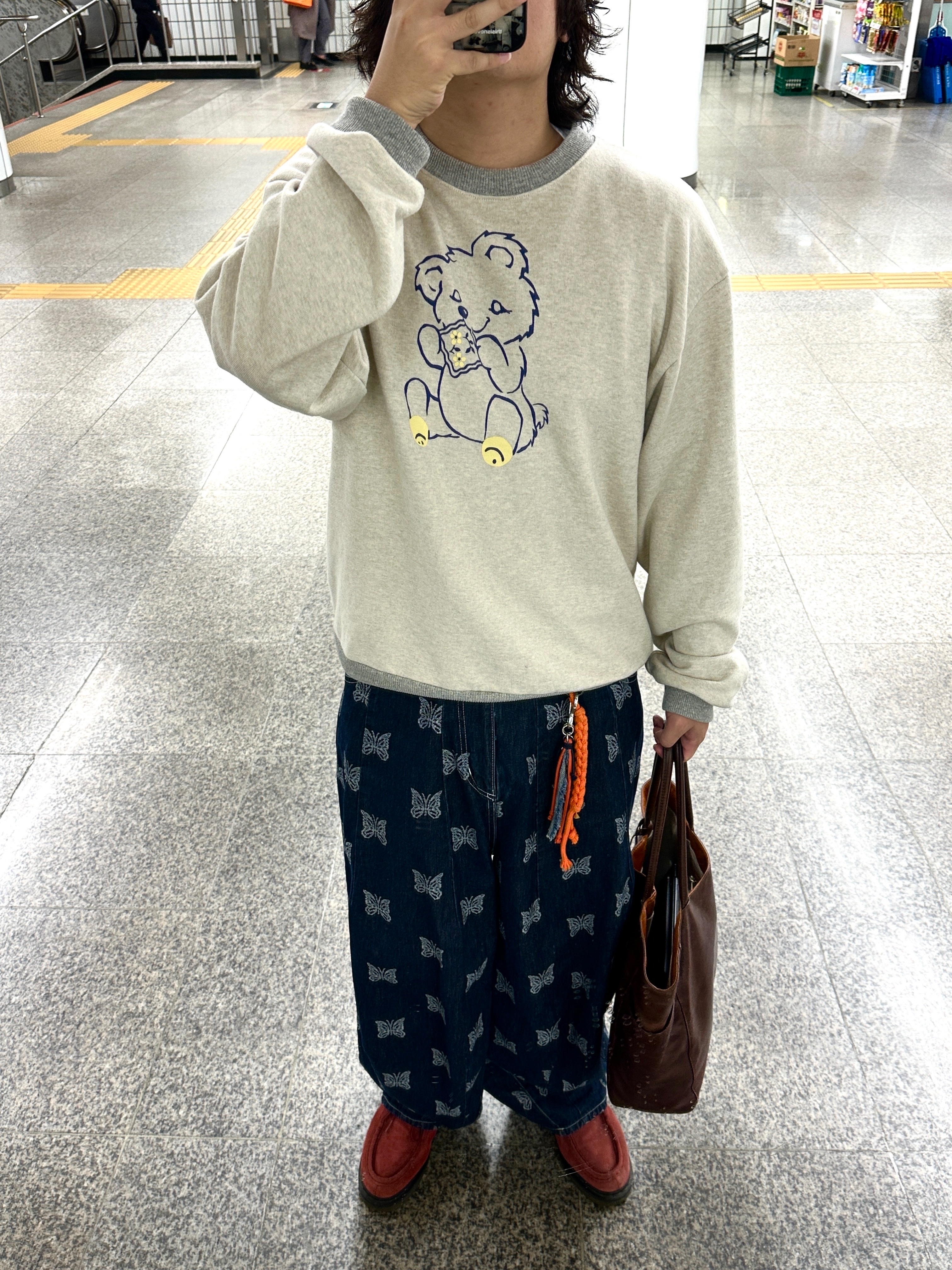 Kapital Top Fleece Crew Sweatshirt Peckish Little Bear Patch Kinari Gray, Needles H.D. Pants 10 Oz Denim Papillon JQ Indigo 착용 스타일 - 1