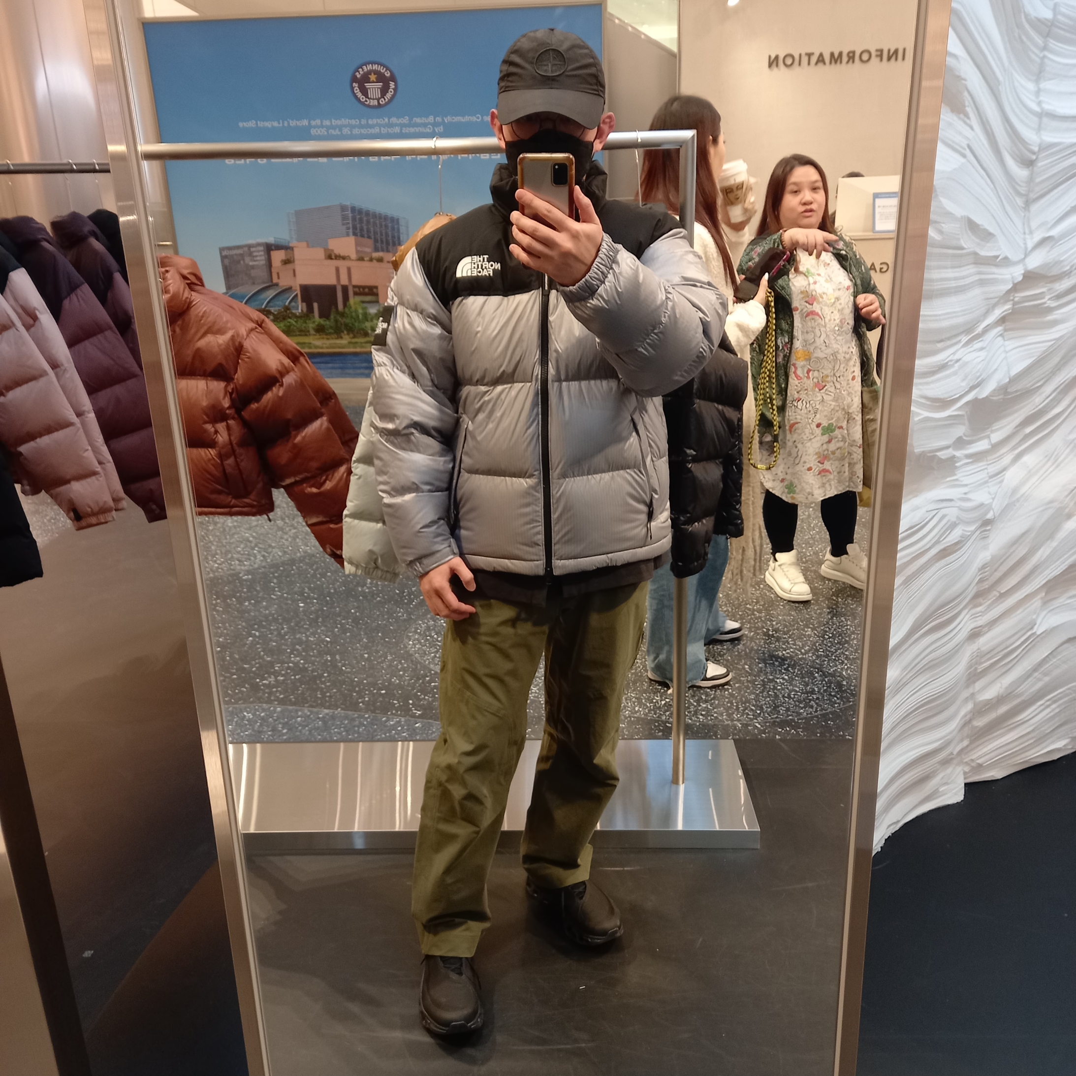 Arc'teryx Cronin Cotton Pants Tatsu, On Running x Post Archive Faction (Paf) Cloudmonster 2 Black Magnet 착용 스타일 - 1