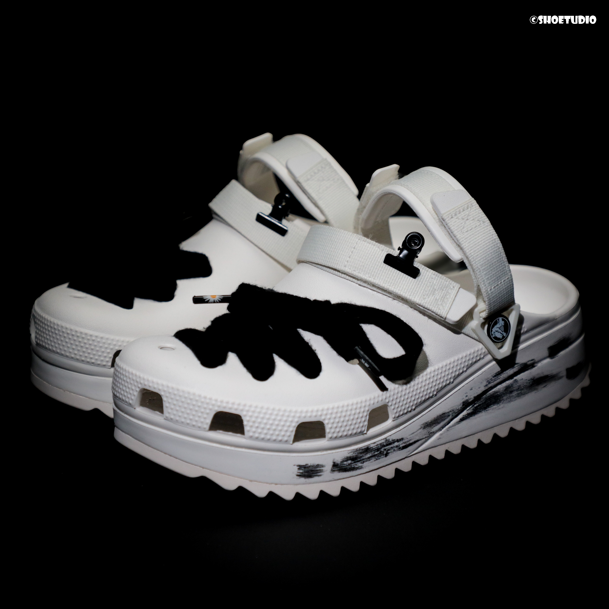 Crocs Classic Hiker Clog White 착용 스타일 - 2