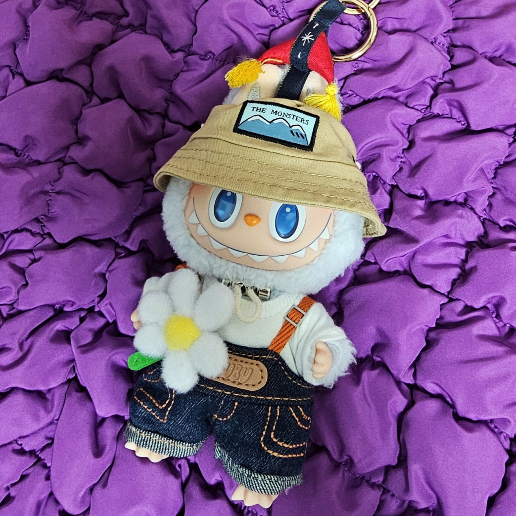 Pop Mart Fall In Wild Labubu Series Toy Keyring 착용 스타일