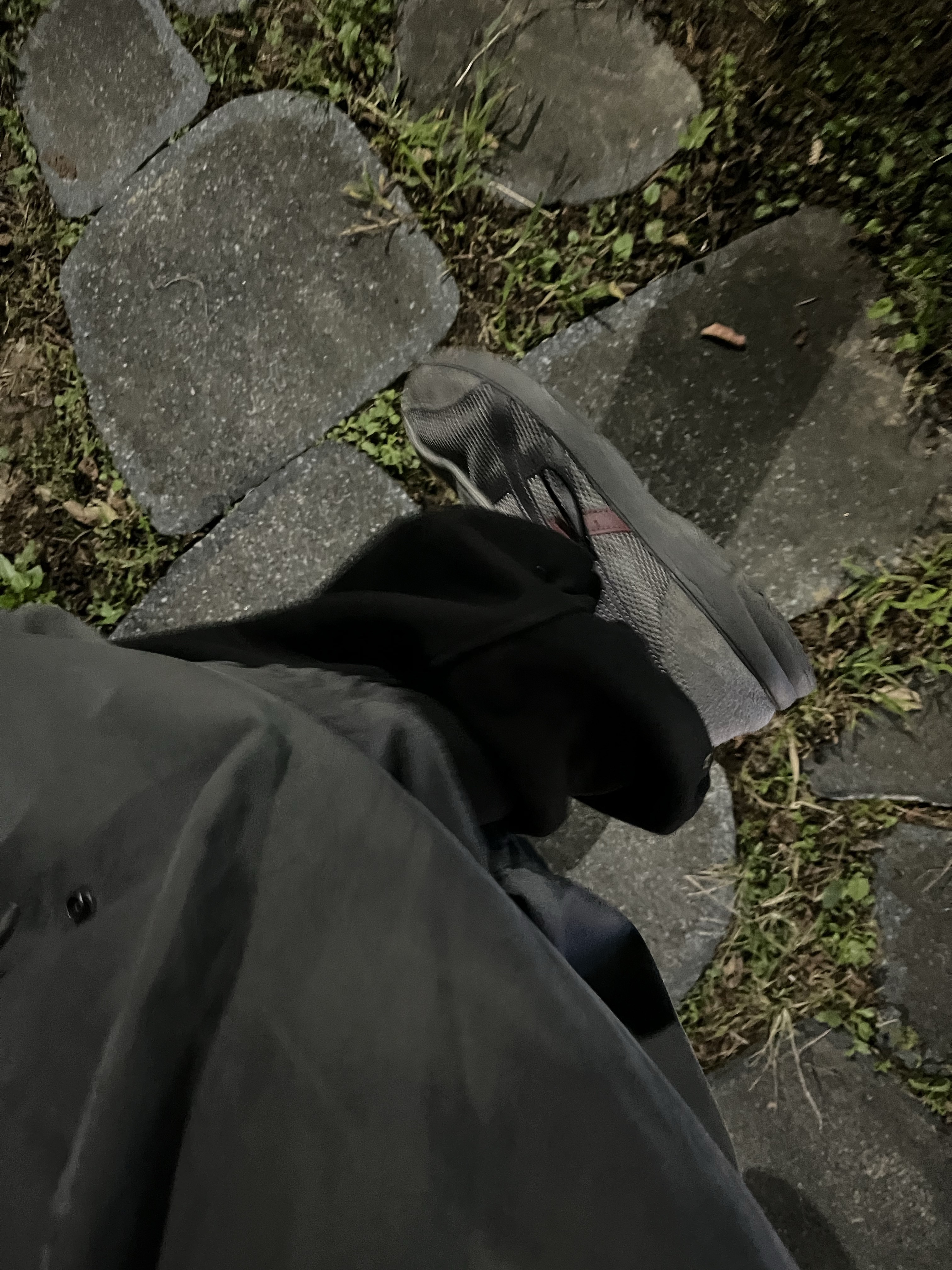 Asics Life Walker 101 Warm Grey Charcoal Grey - 3E Wide 착용 스타일
