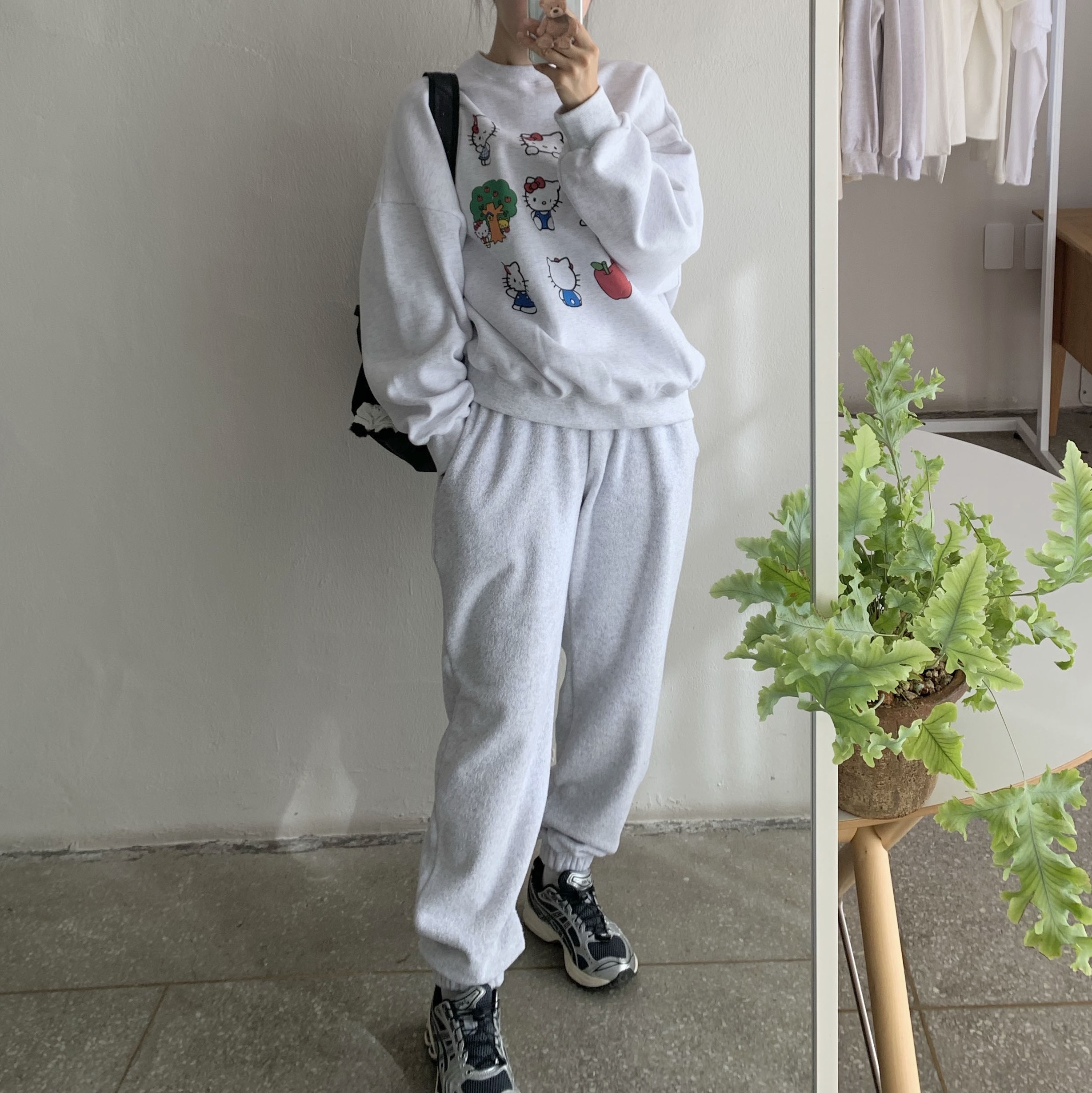 Asics Unlimited Gel-Kayano 14 Carrier Grey Black, Arc'teryx Heliad 15 Backpack Black 착용 스타일 - 2