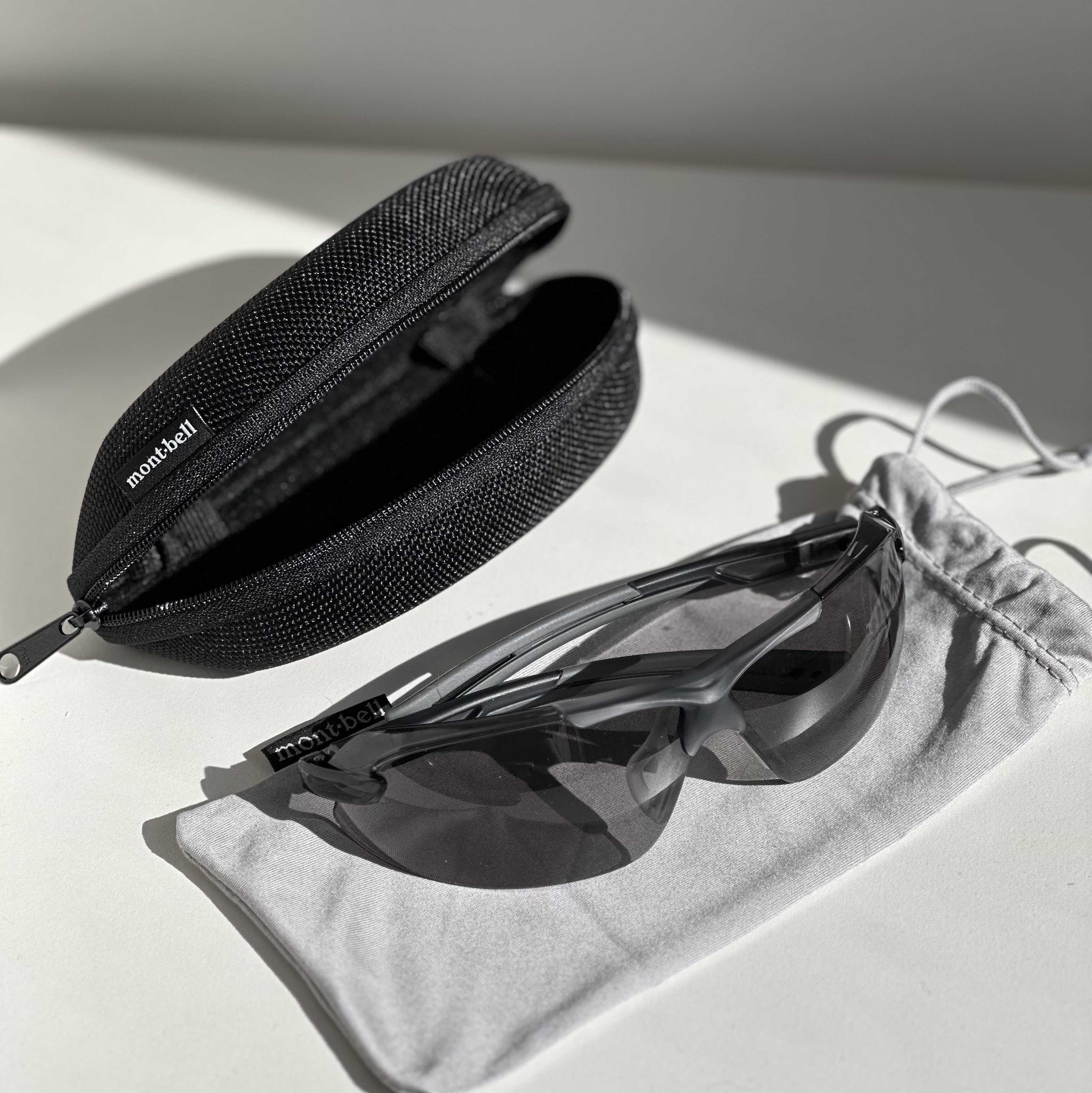 Montbell Shield Glasses Light Gray 착용 스타일