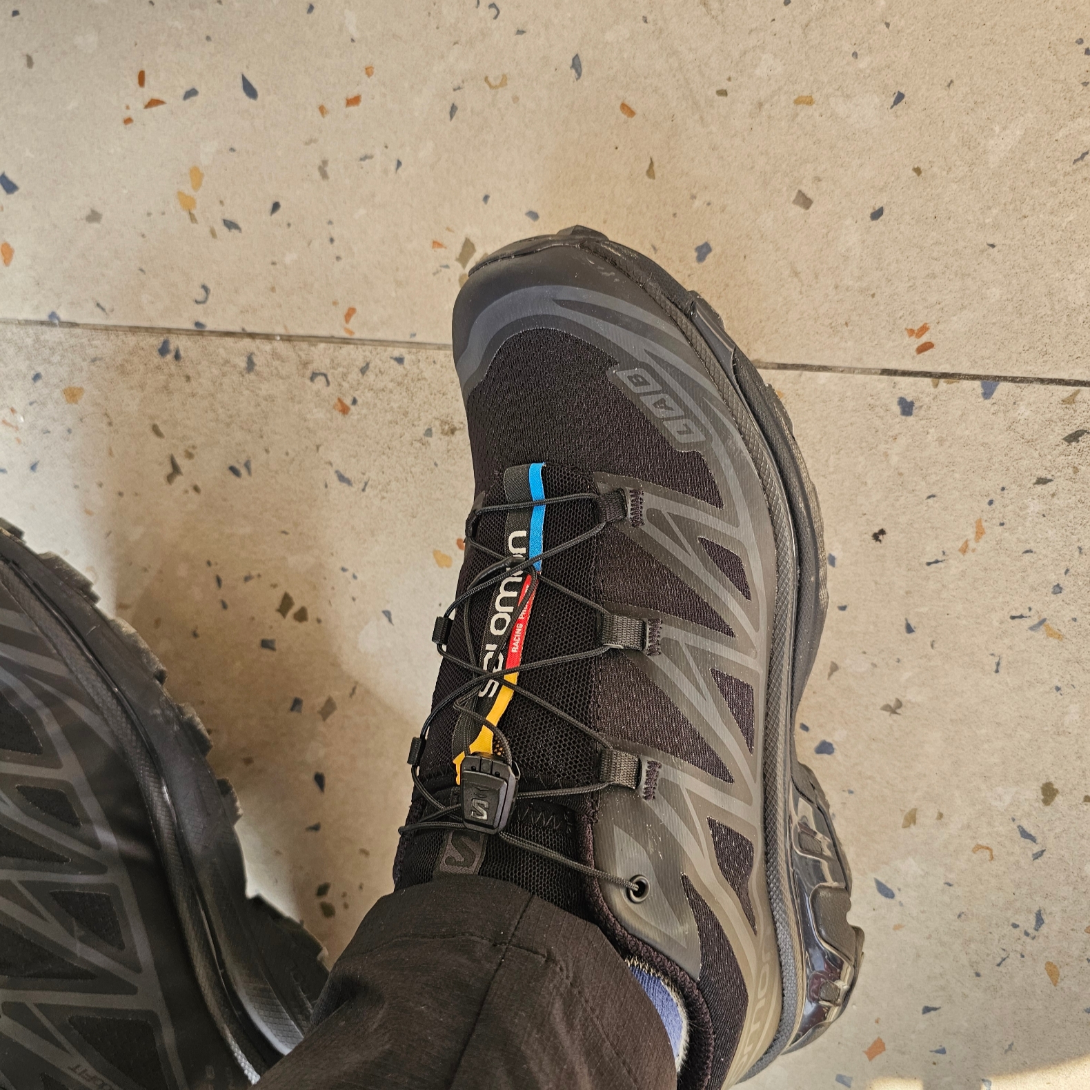 Salomon XT-6 ADV Black 착용 스타일 - 1