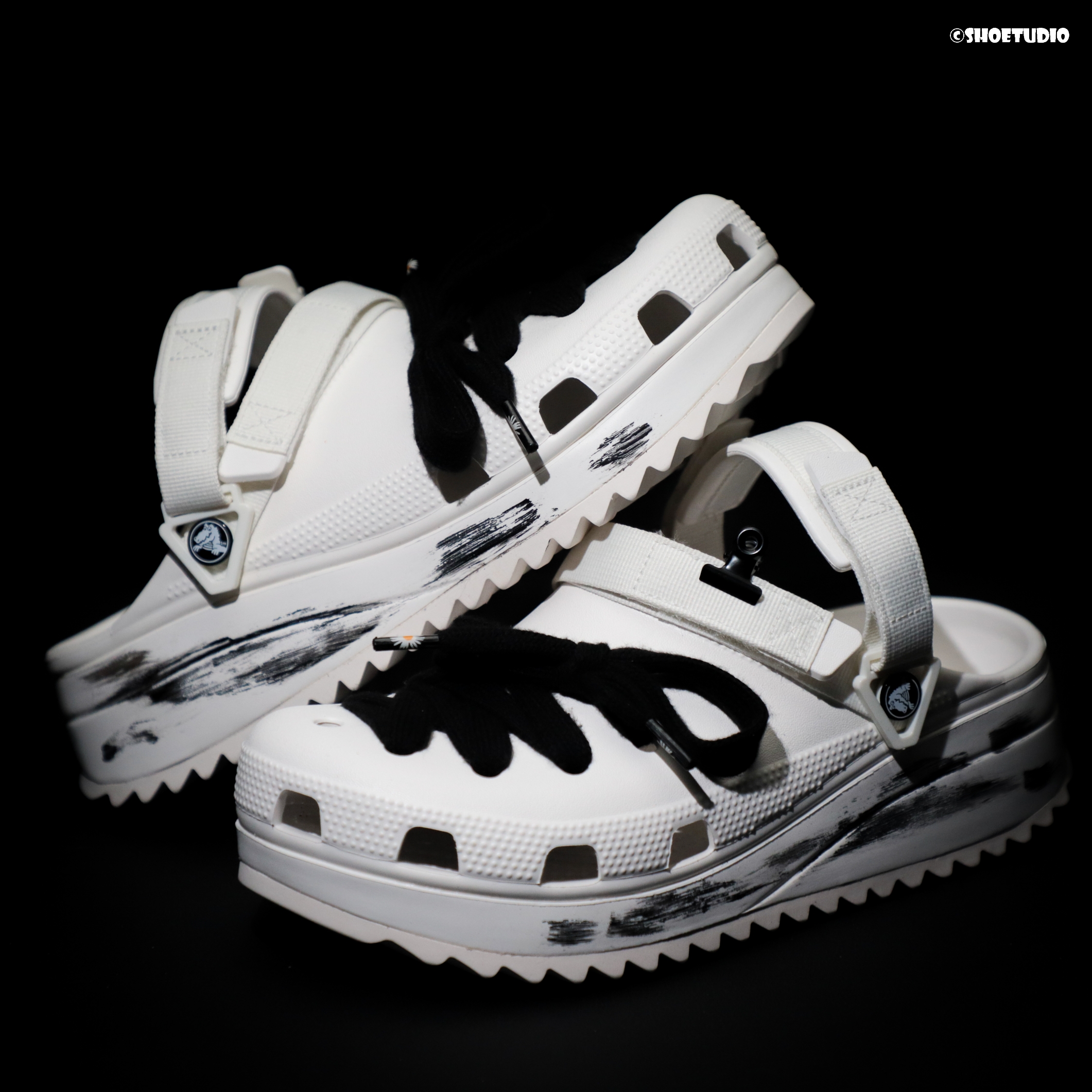 Crocs Classic Hiker Clog White 착용 스타일 - 1